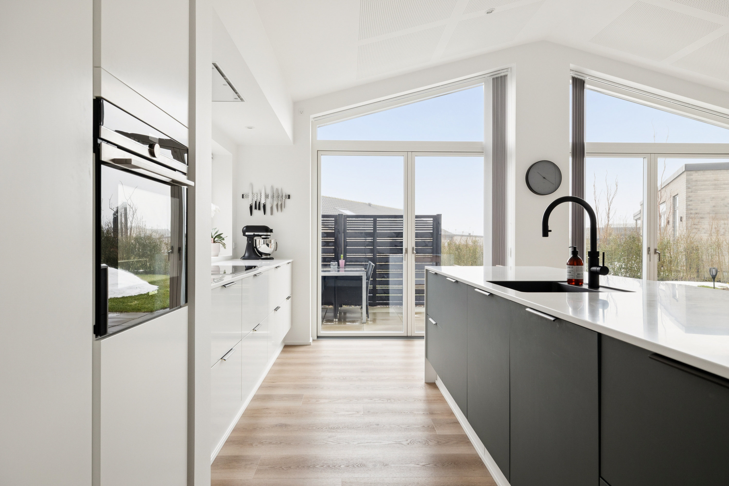 Fremhævet køkken/alrum billede i fuldskærmstilstand. Billede af Hvidkløverhøjen 43, Gram, 8660 Skanderborg