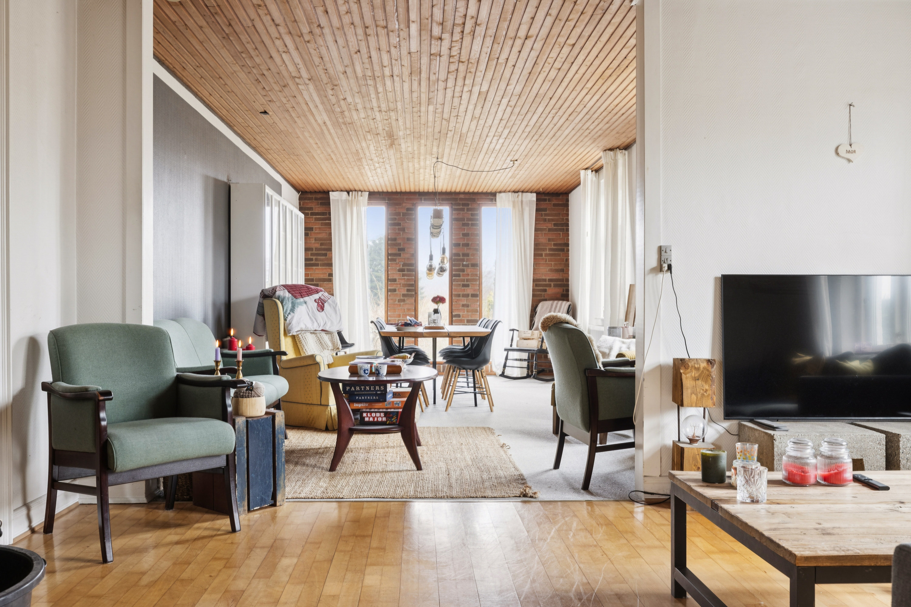 Fremhævet stue billede i fuldskærmstilstand. Billede af Ravnekærvej 41, 5631 Ebberup