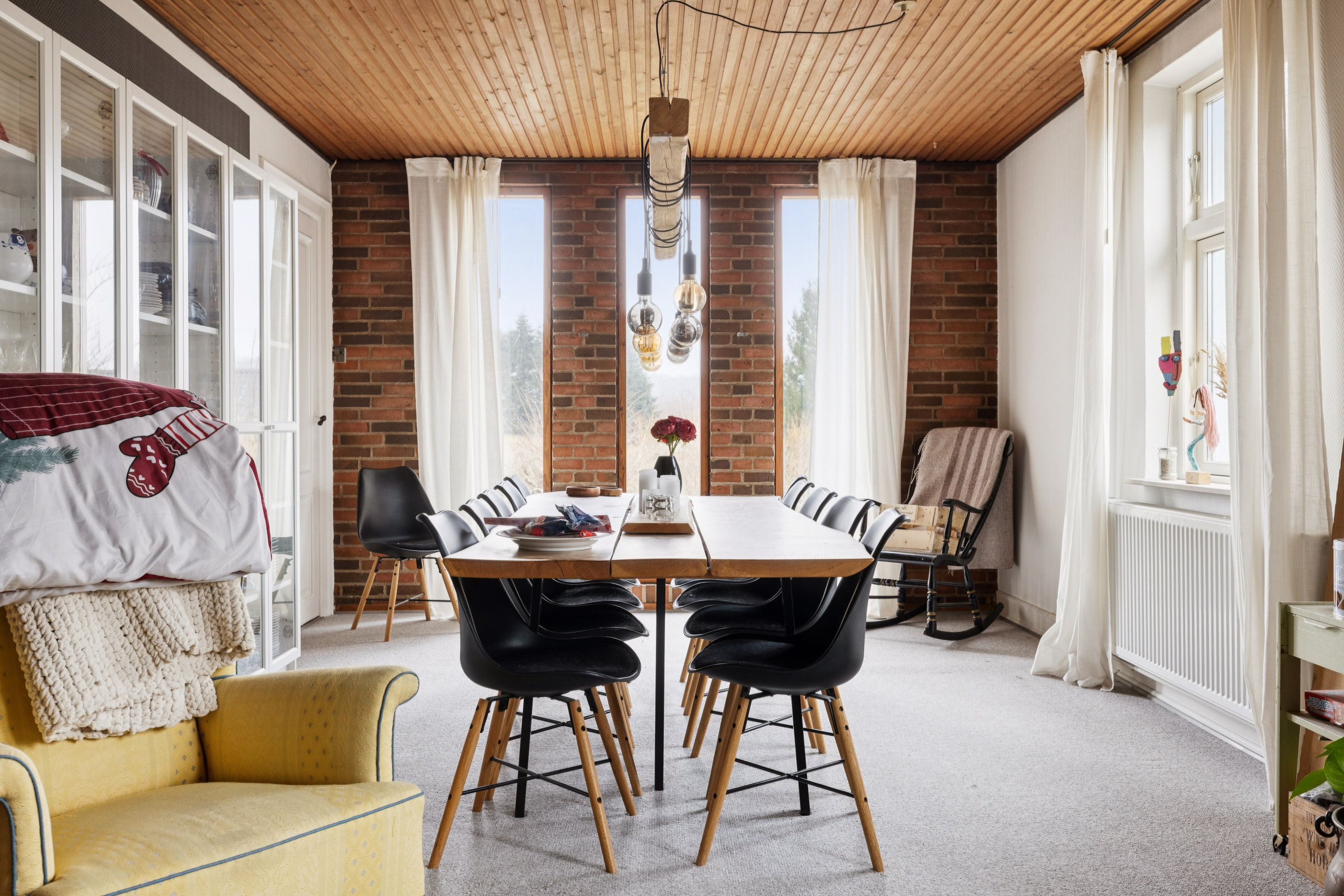 Fremhævet stue billede i fuldskærmstilstand. Billede af Ravnekærvej 41, 5631 Ebberup