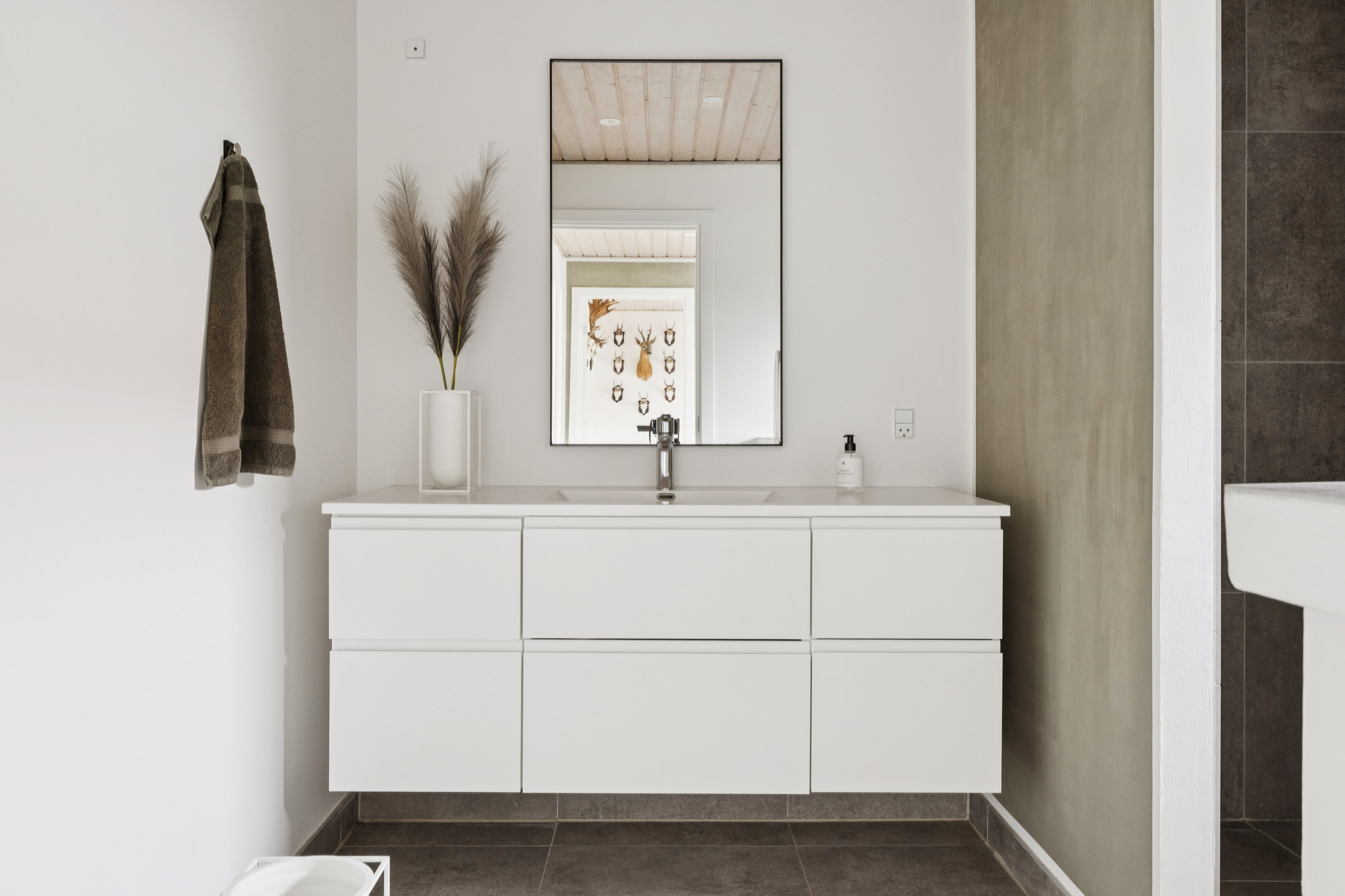 Fremhævet badeværelse billede i fuldskærmstilstand. Billede af Heimdalsvænget 8, 5610 Assens