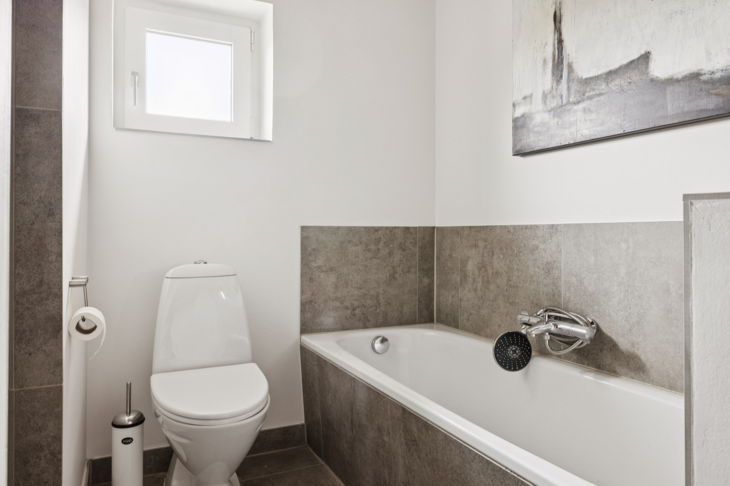 Fremhævet badeværelse billede i fuldskærmstilstand. Billede af Heimdalsvænget 8, 5610 Assens