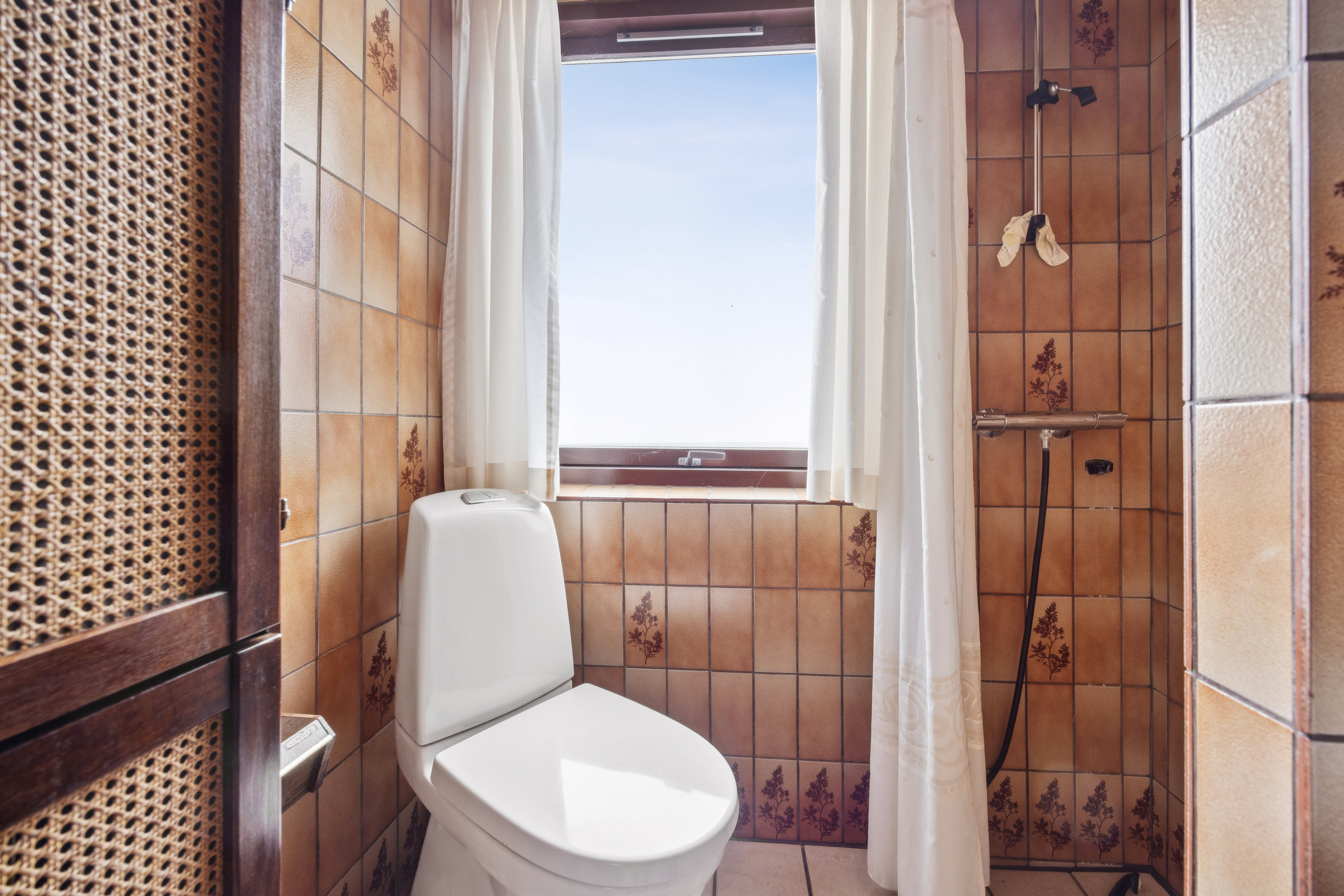 Fremhævet badeværelse billede i fuldskærmstilstand. Billede af Klokkelyngen 4, 9400 Nørresundby