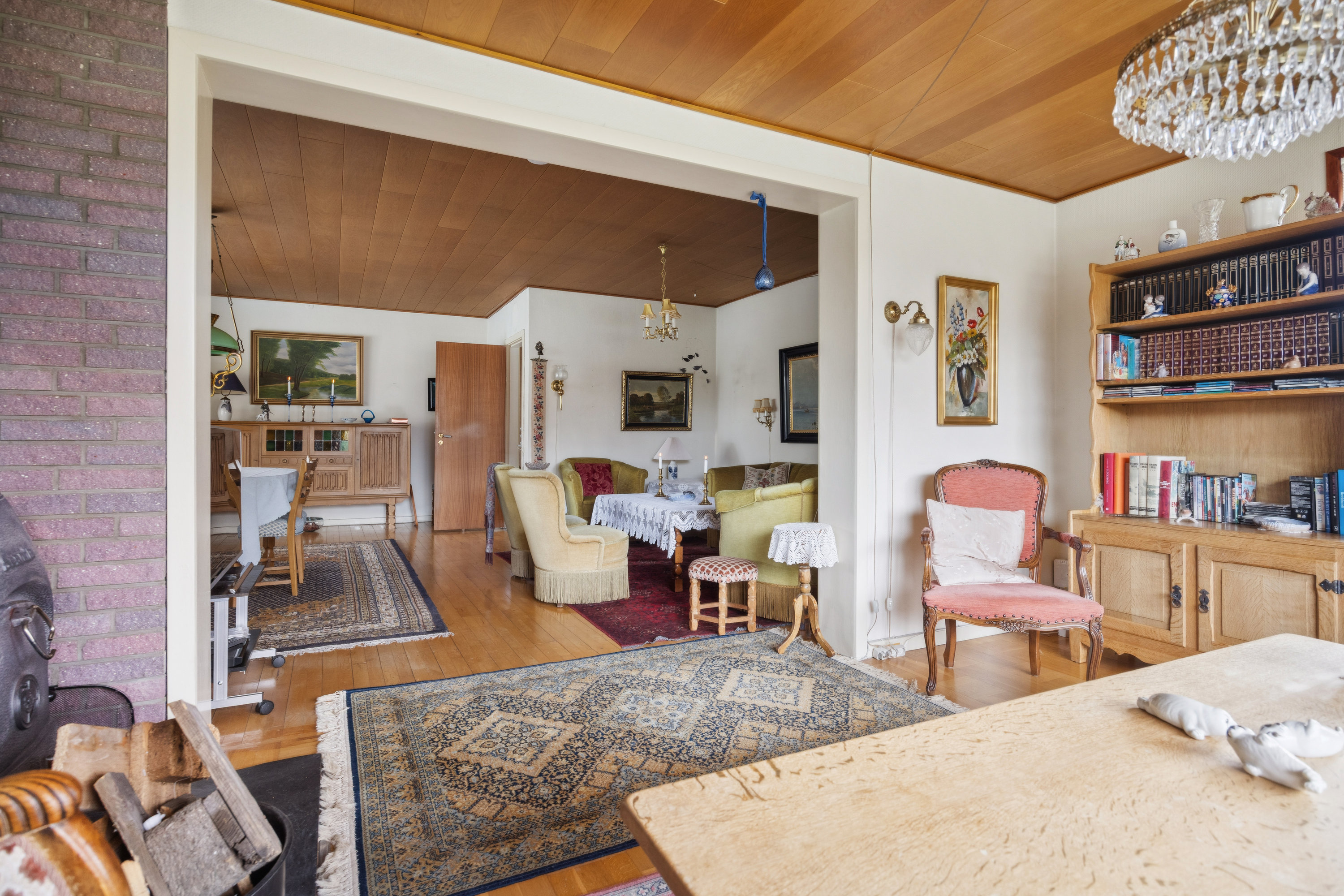 Fremhævet stue billede i fuldskærmstilstand. Billede af Klokkelyngen 4, 9400 Nørresundby