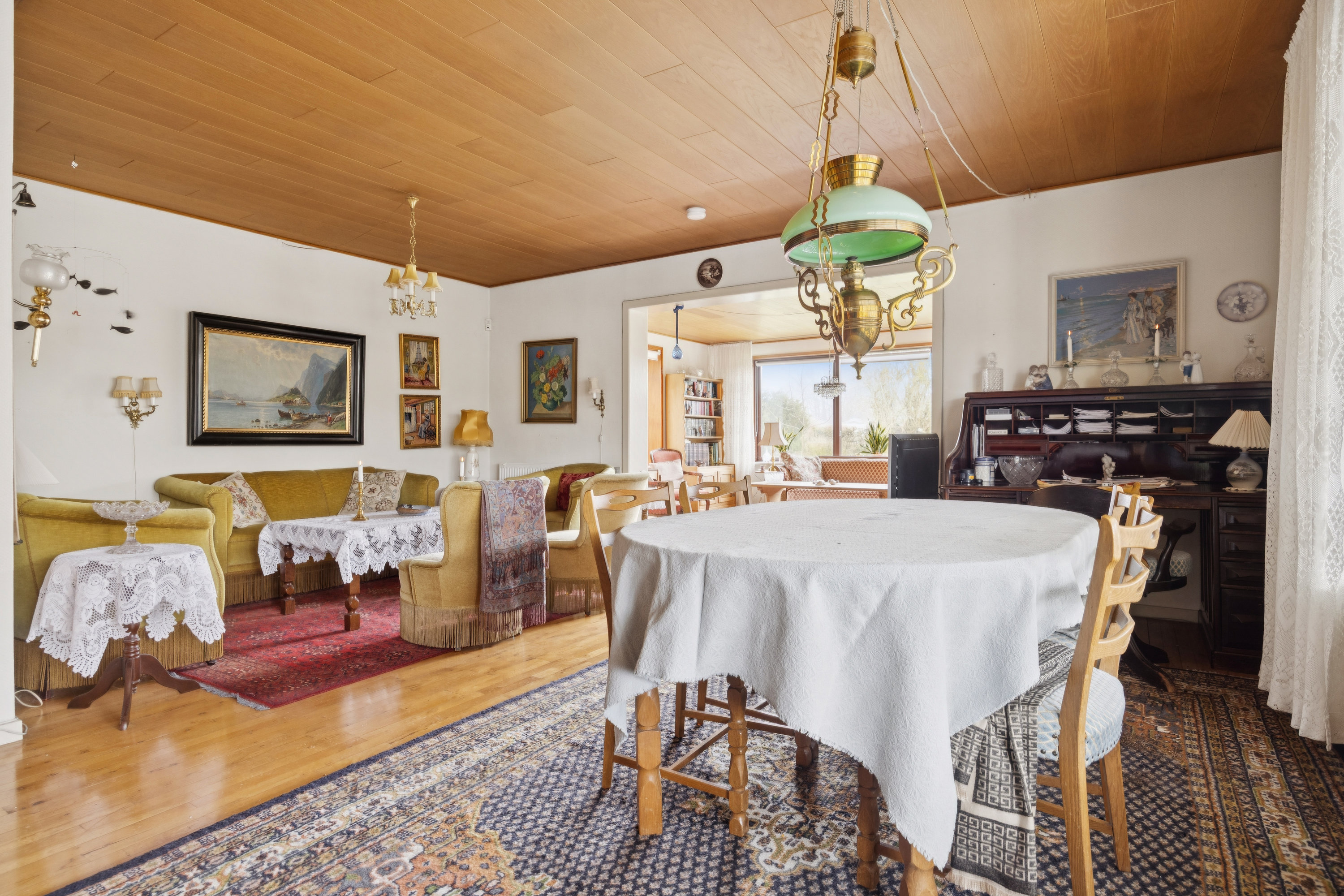 Fremhævet stue billede i fuldskærmstilstand. Billede af Klokkelyngen 4, 9400 Nørresundby