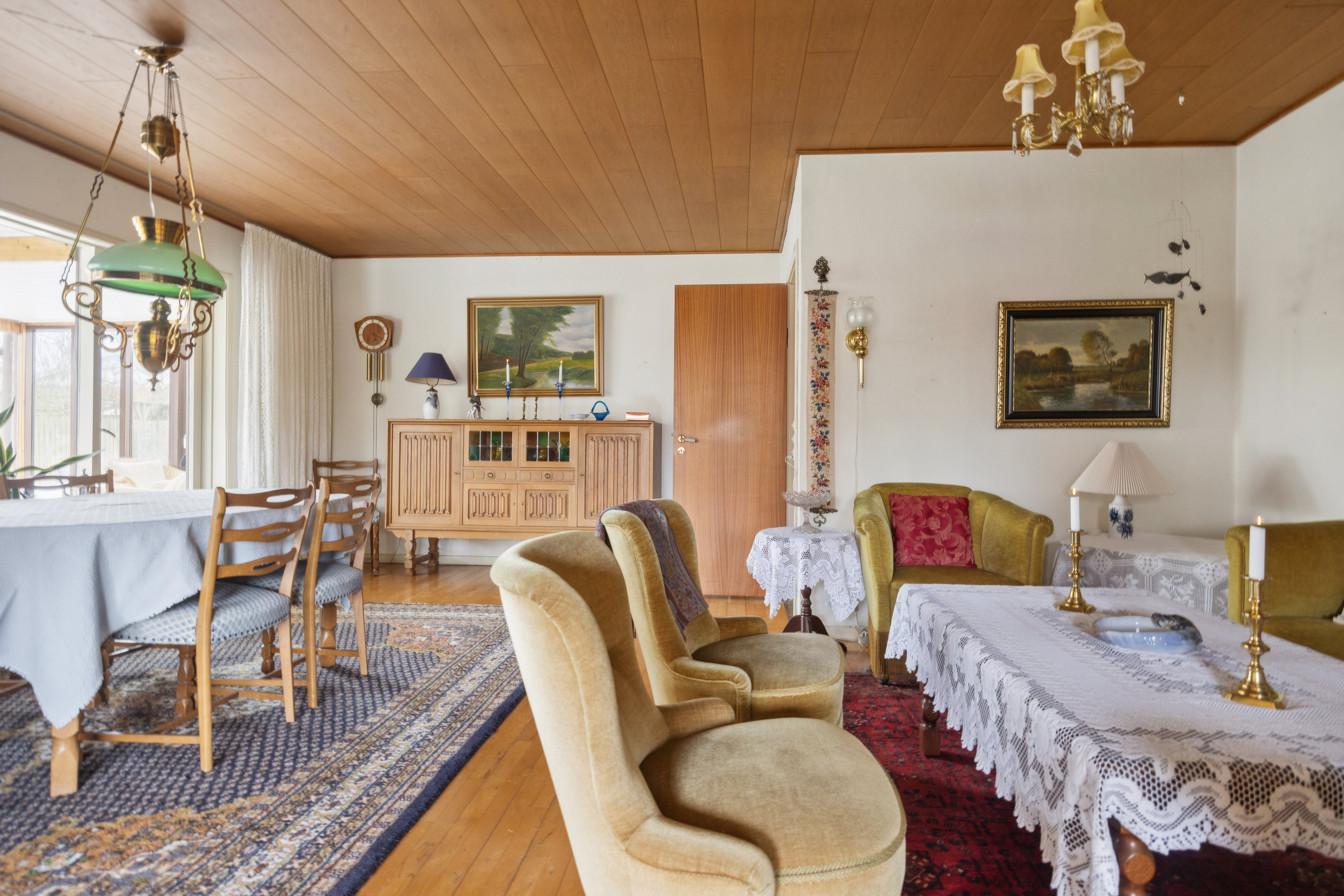 Fremhævet stue billede i fuldskærmstilstand. Billede af Klokkelyngen 4, 9400 Nørresundby