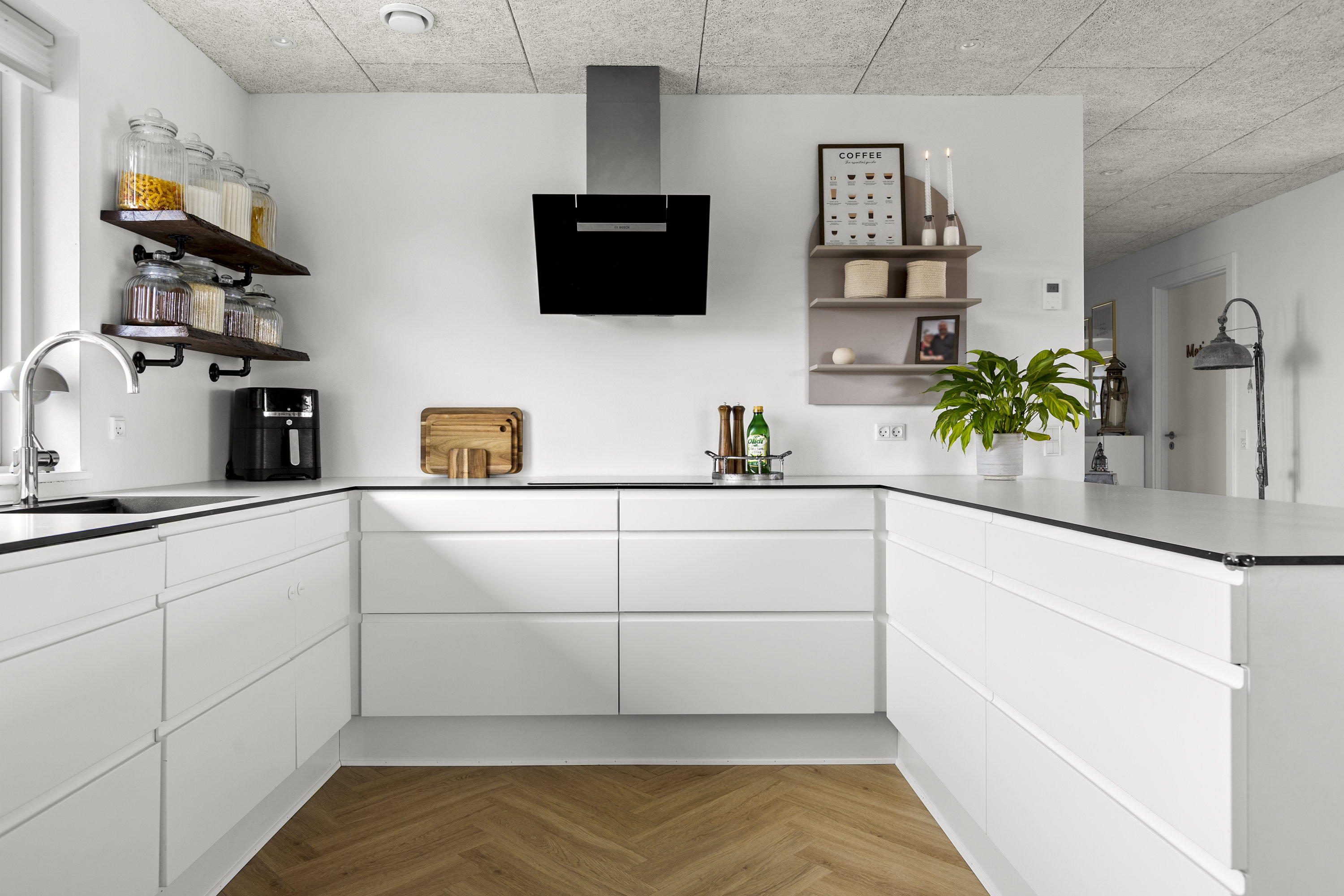 Fremhævet køkken billede i fuldskærmstilstand. Billede af Fyrrevænget 30, 4293 Dianalund