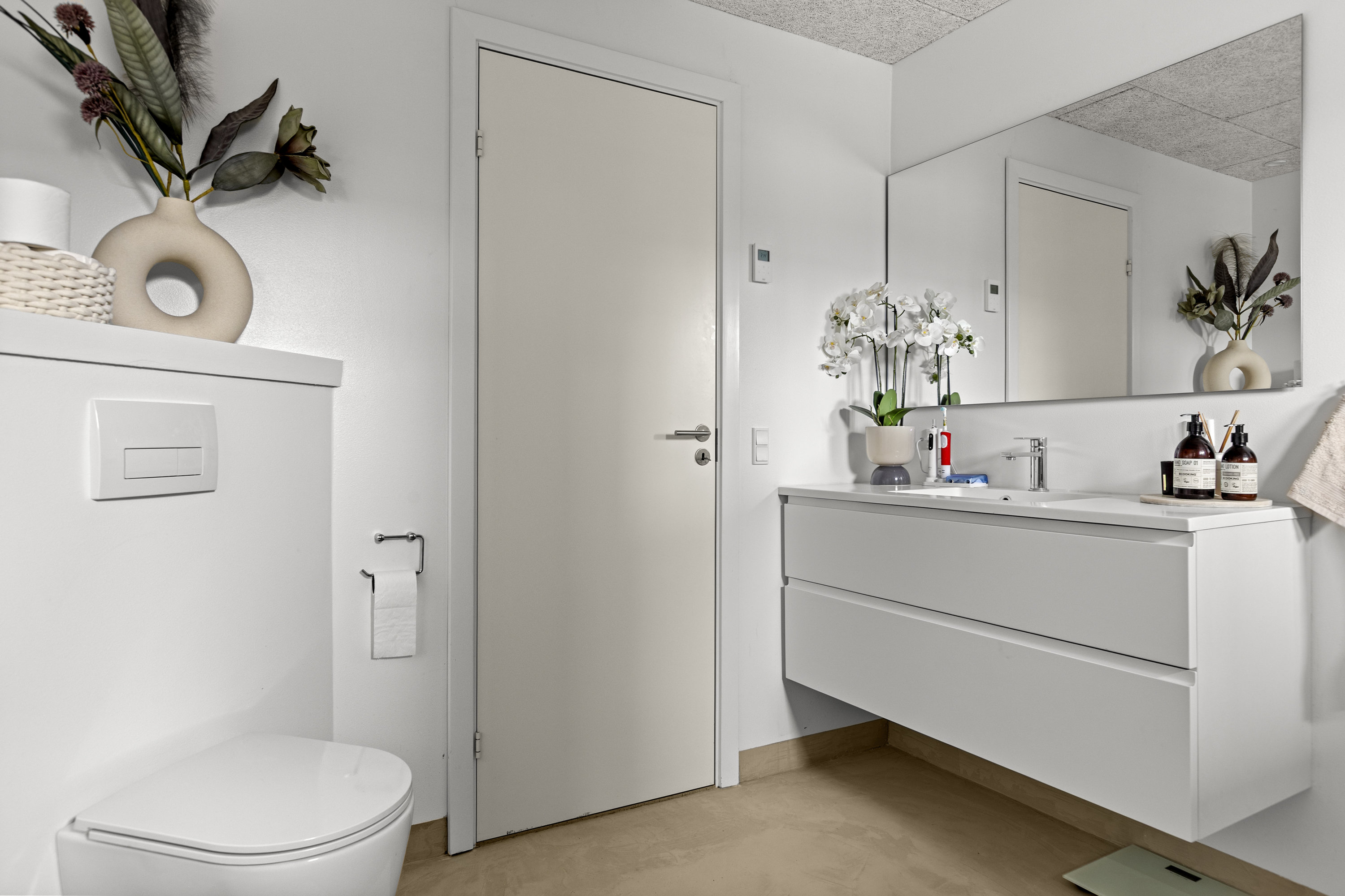 Fremhævet badeværelse billede i fuldskærmstilstand. Billede af Fyrrevænget 30, 4293 Dianalund