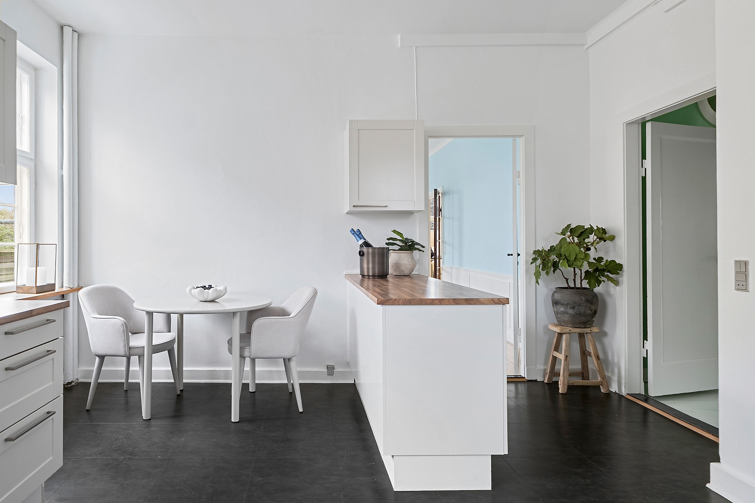 Fremhævet køkken billede i fuldskærmstilstand. Billede af Barsehøj 10, 2900 Hellerup