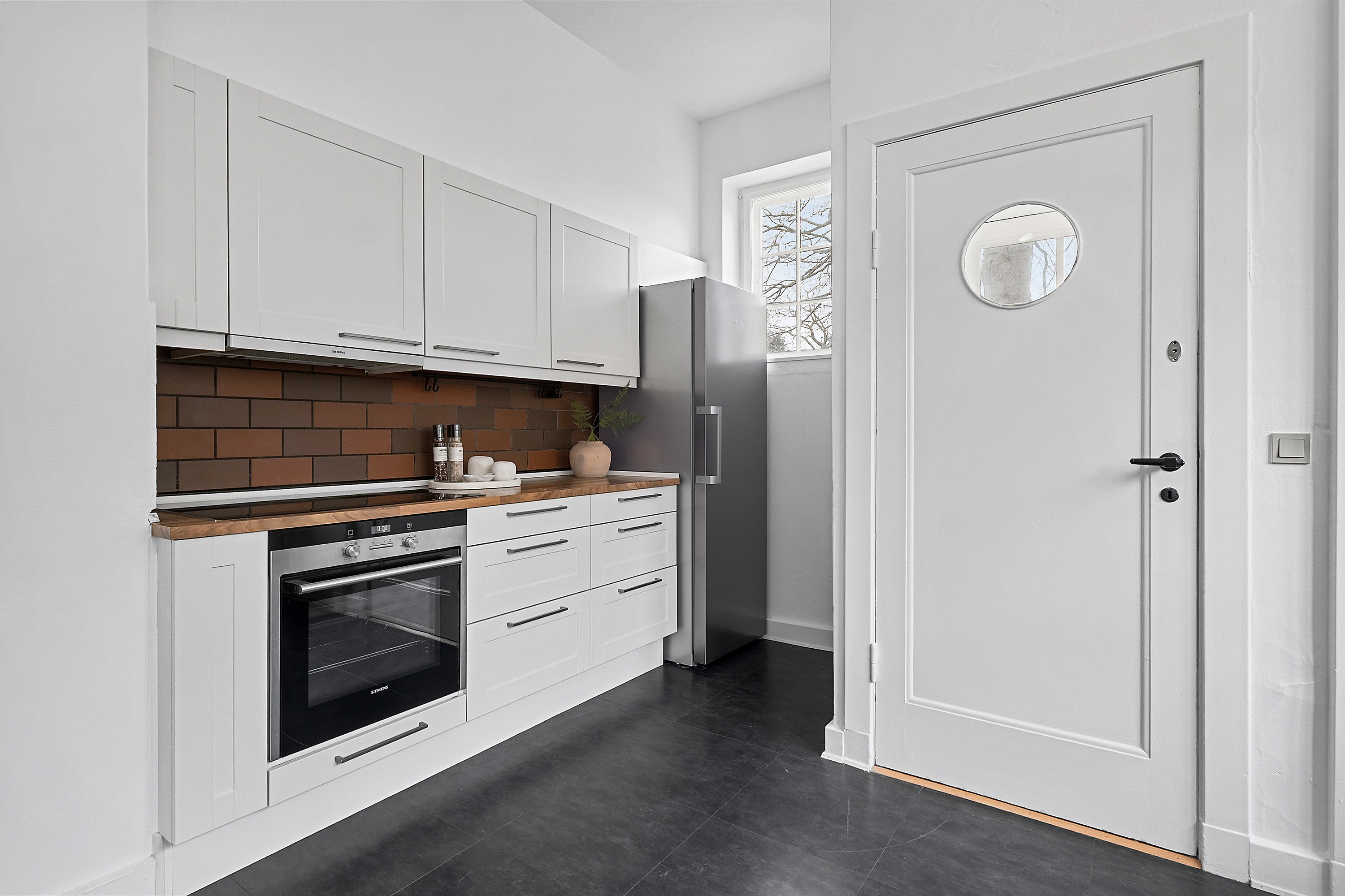 Fremhævet køkken billede i fuldskærmstilstand. Billede af Barsehøj 10, 2900 Hellerup