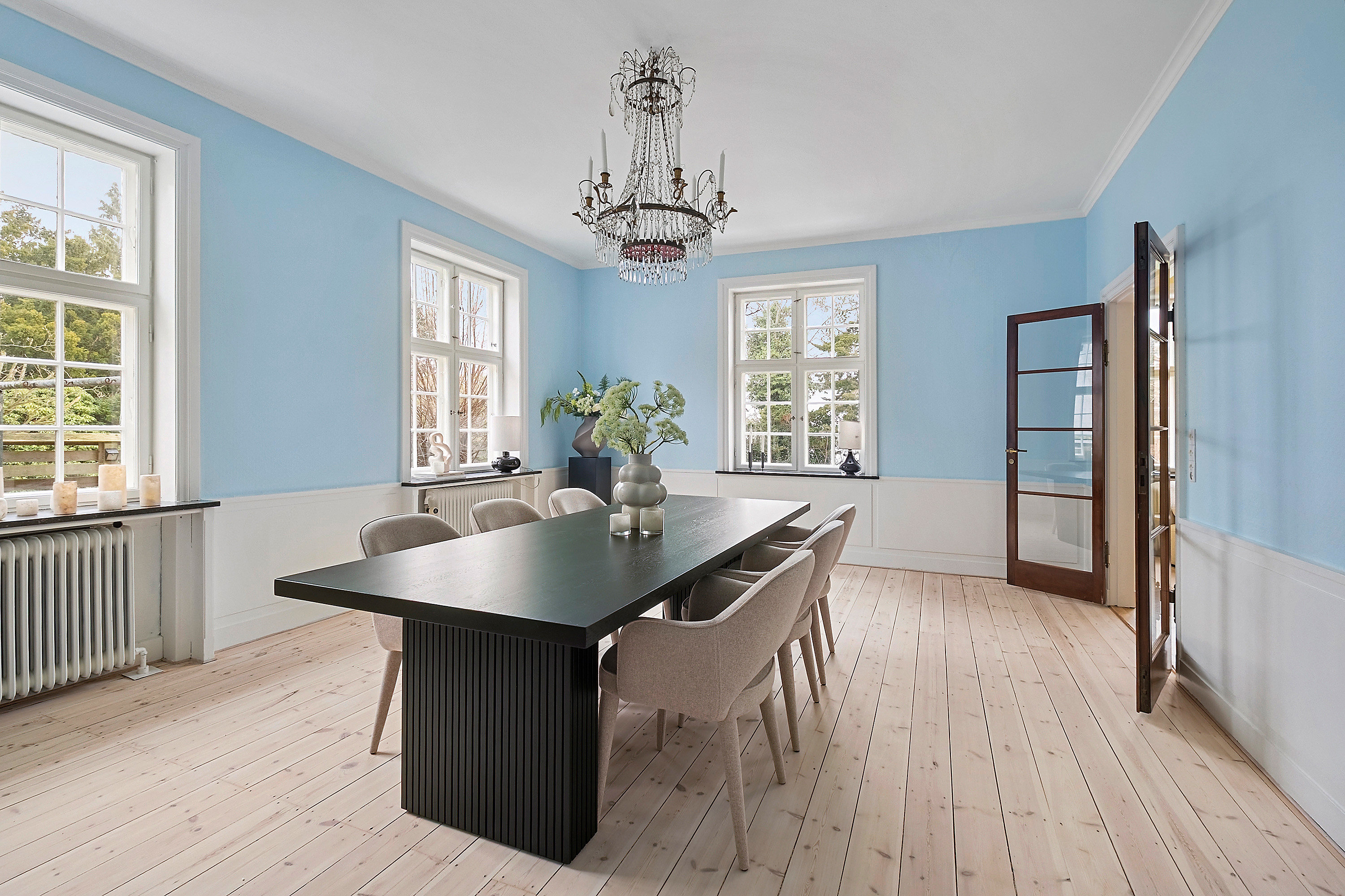 Fremhævet spisestue billede i fuldskærmstilstand. Billede af Barsehøj 10, 2900 Hellerup