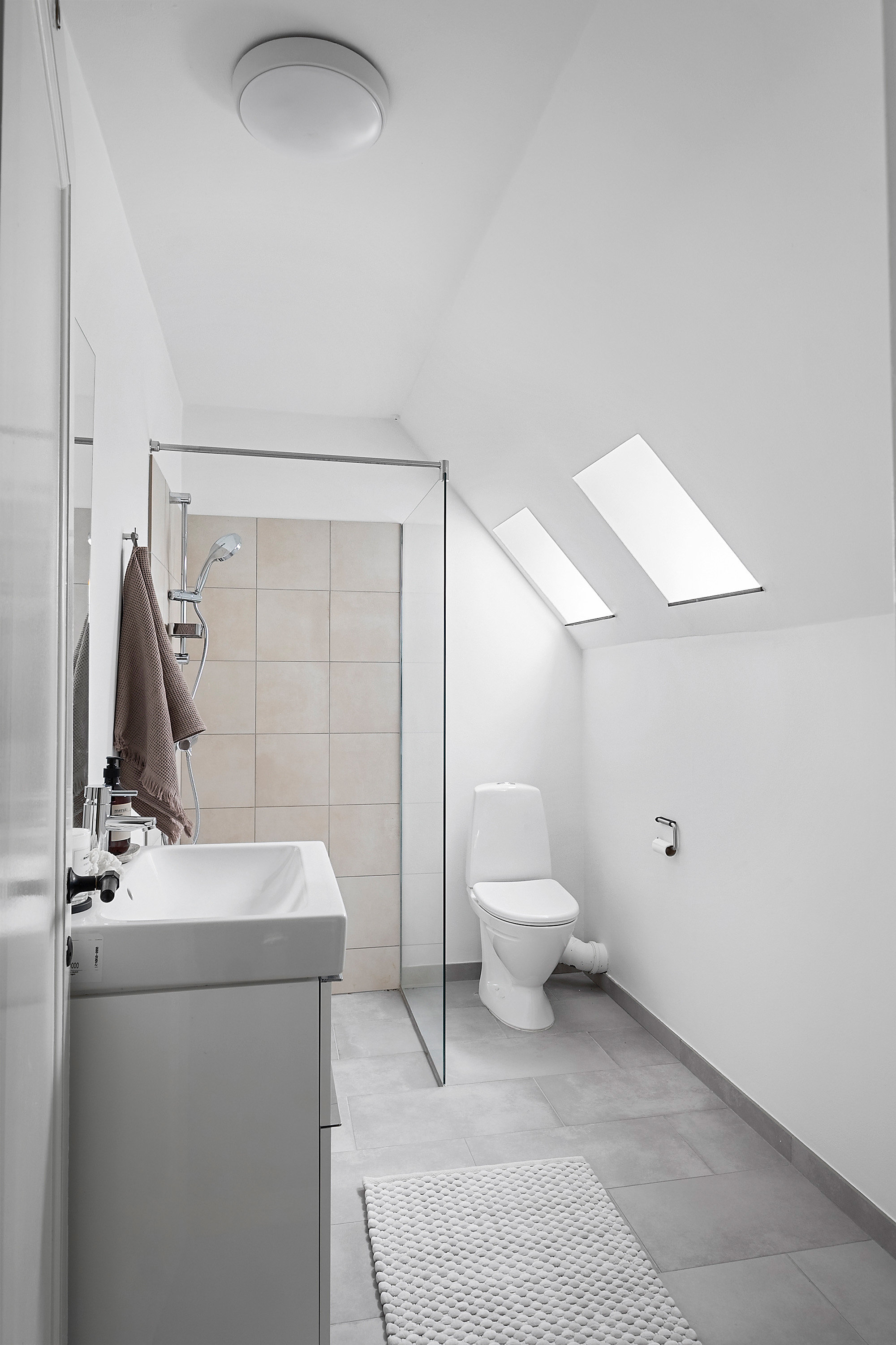 Fremhævet badeværelse billede i fuldskærmstilstand. Billede af Barsehøj 10, 2900 Hellerup