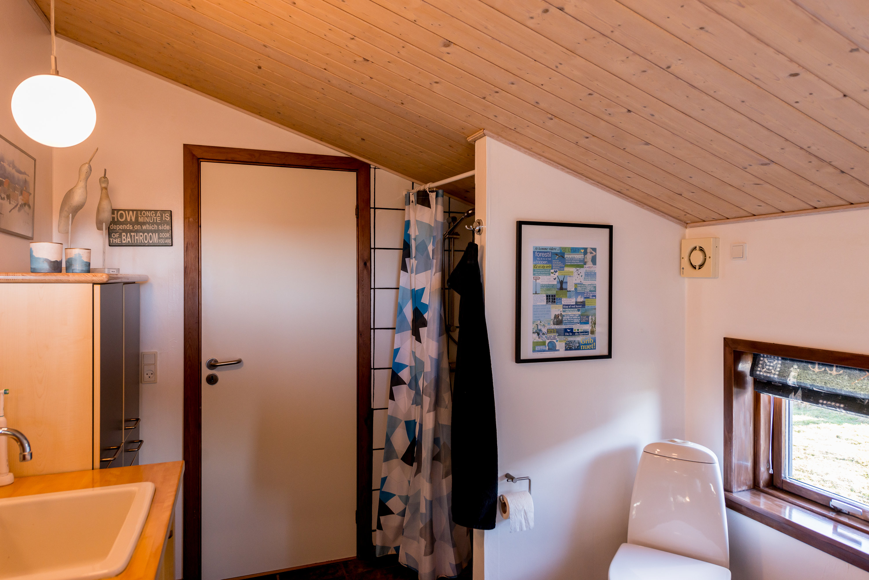 Fremhævet badeværelse billede i fuldskærmstilstand. Billede af Krageengen 7, Tornby, 9850 Hirtshals