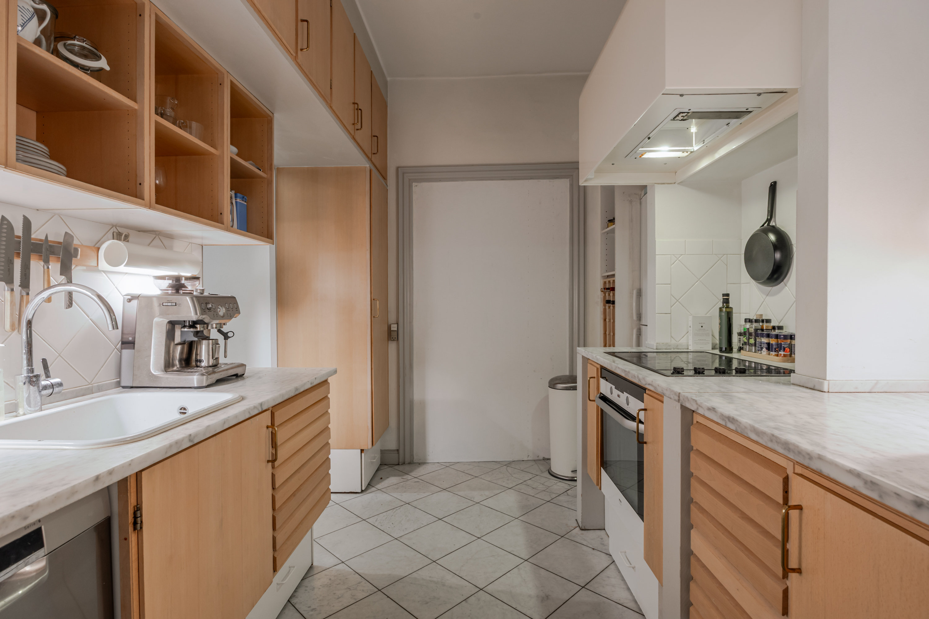 Fremhævet køkken billede i fuldskærmstilstand. Billede af Nyhavn 23, 1., 1051 København K