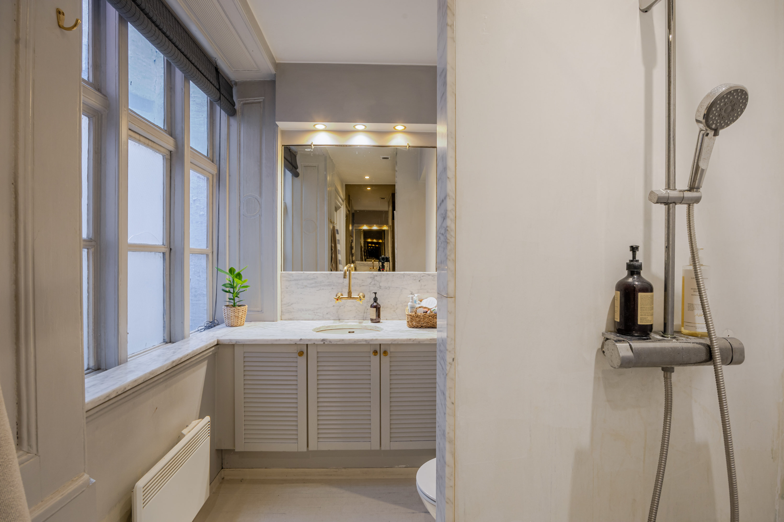 Fremhævet badeværelse billede i fuldskærmstilstand. Billede af Nyhavn 23, 1., 1051 København K