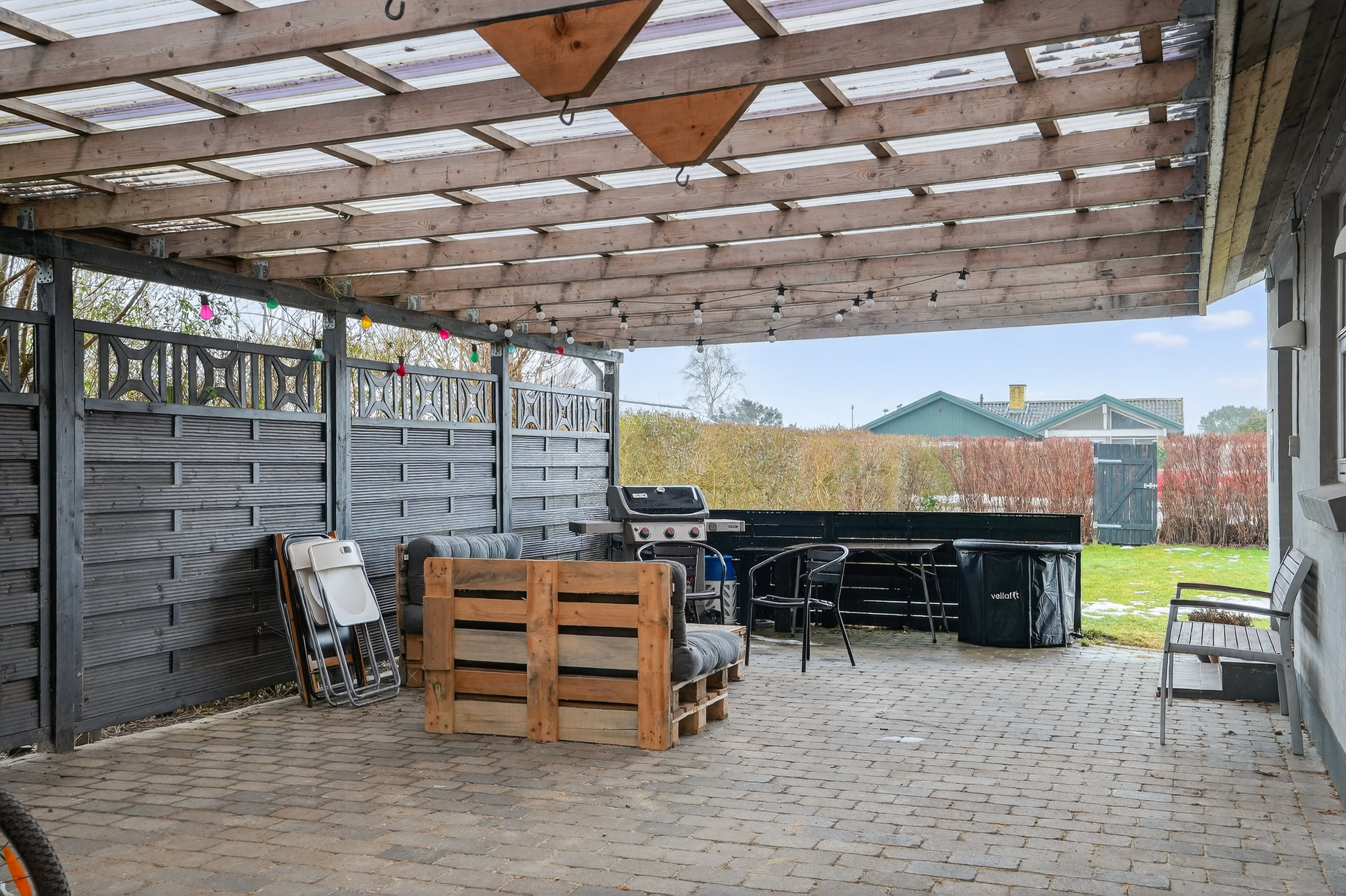 Fremhævet terrasse billede i fuldskærmstilstand. Billede af Risvænget 17, Tuse, 4300 Holbæk