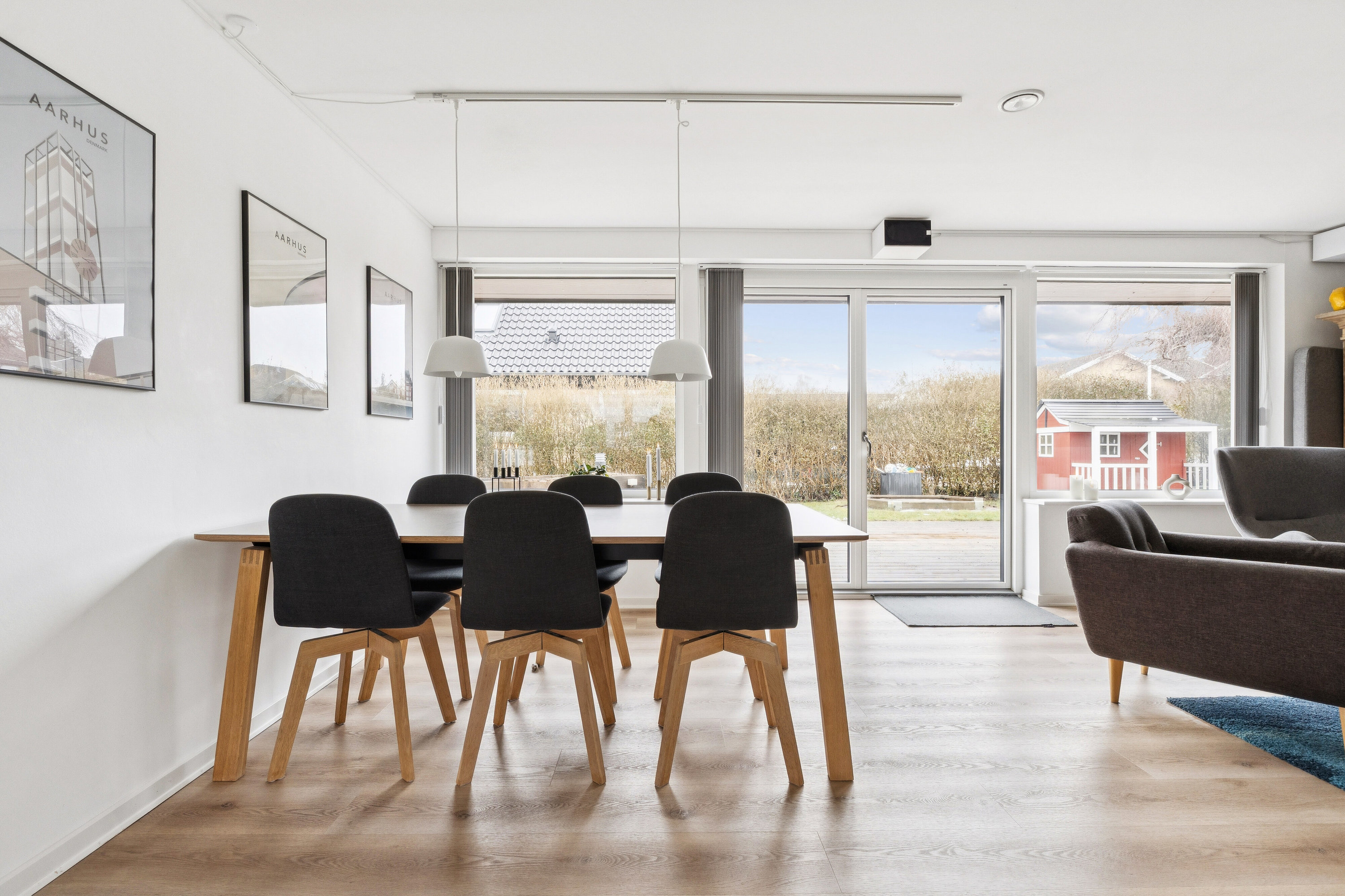 Fremhævet stue billede i fuldskærmstilstand. Billede af Rosendalvej 3, Stavtrup, 8260 Viby J