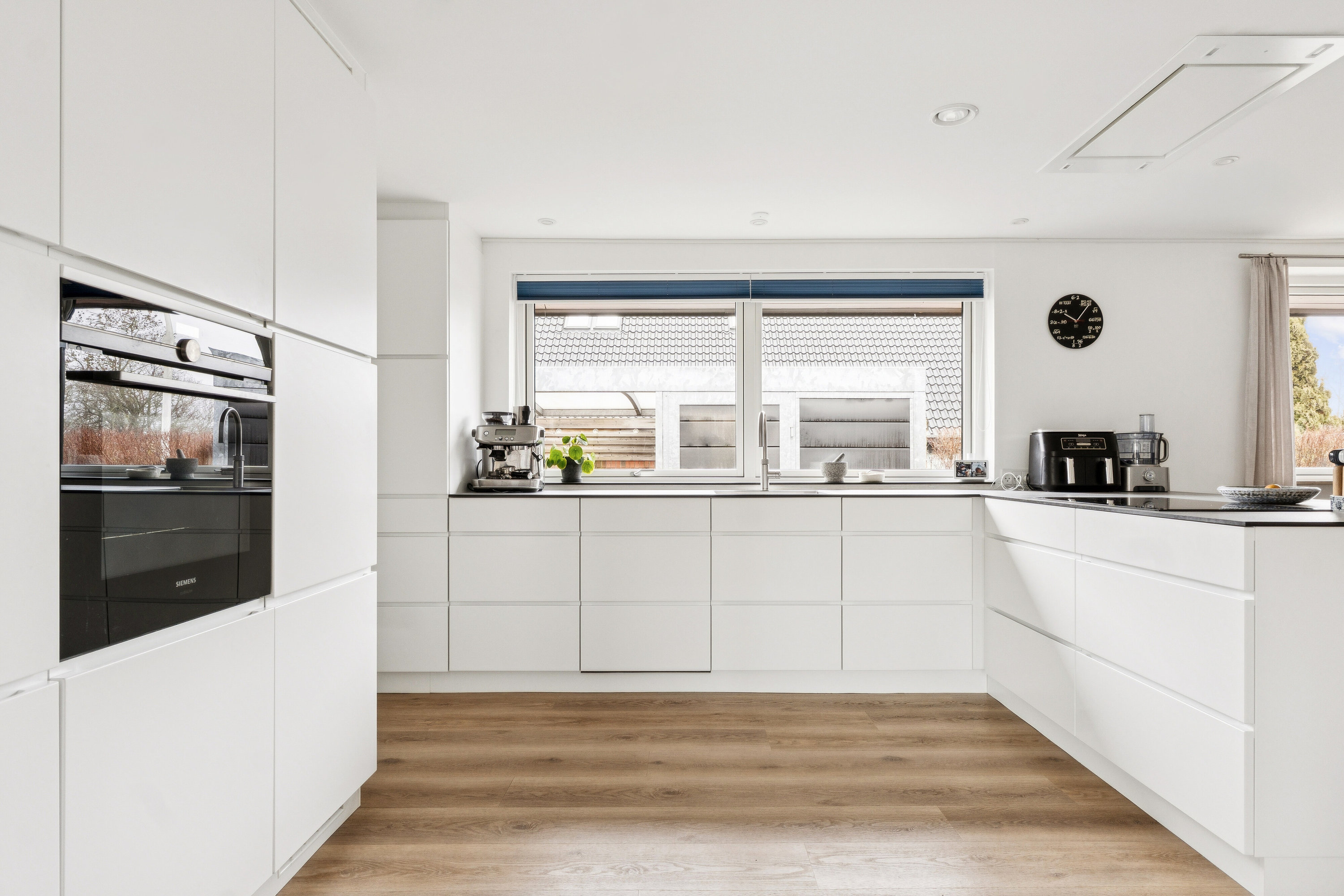 Fremhævet køkken billede i fuldskærmstilstand. Billede af Rosendalvej 3, Stavtrup, 8260 Viby J