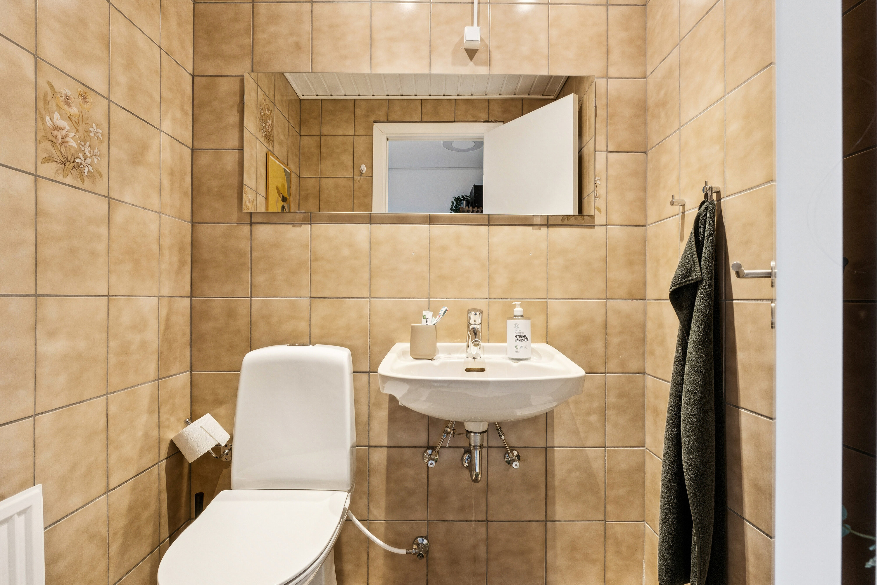 Fremhævet toilet billede i fuldskærmstilstand. Billede af Rosendalvej 3, Stavtrup, 8260 Viby J