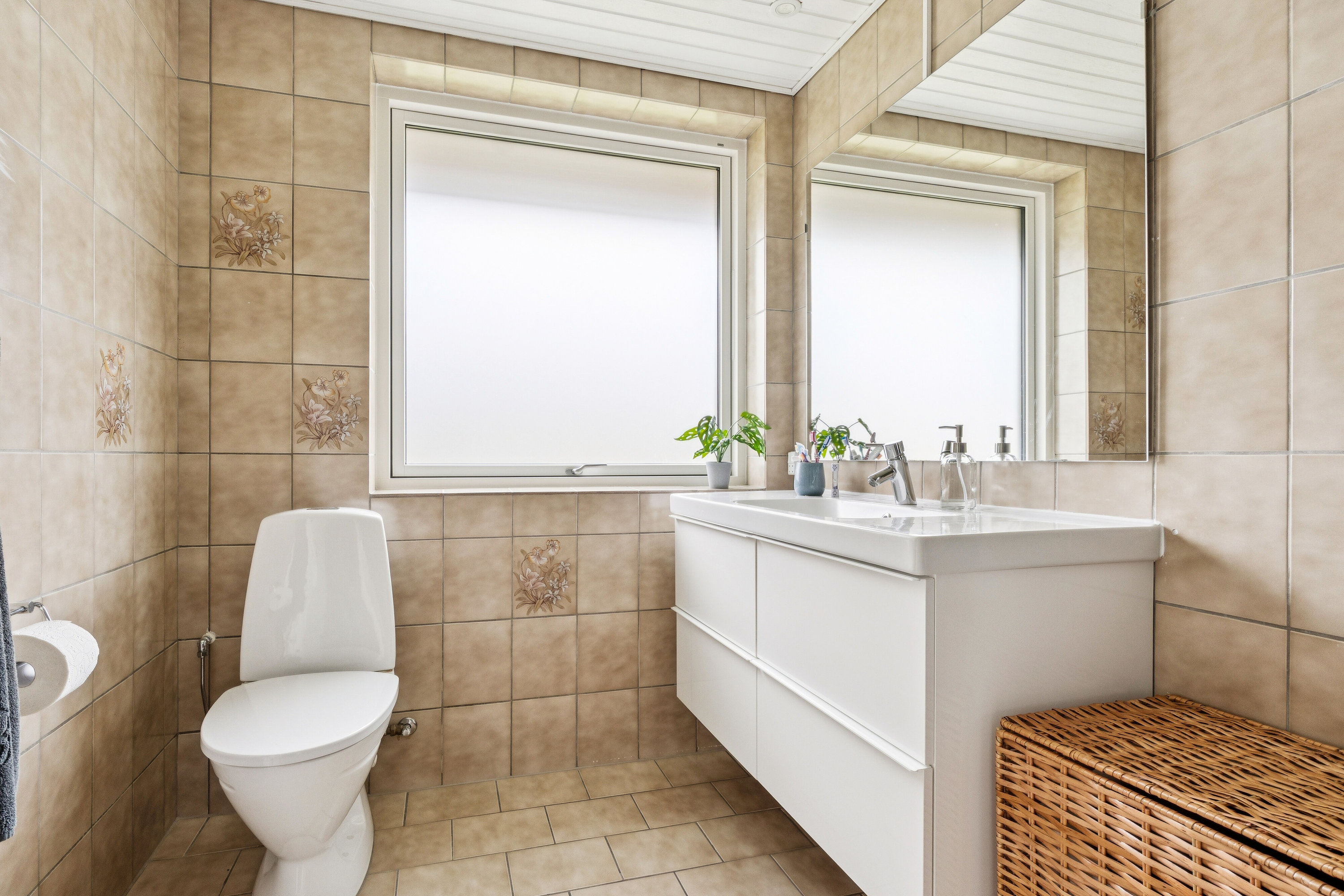 Fremhævet badeværelse billede i fuldskærmstilstand. Billede af Rosendalvej 3, Stavtrup, 8260 Viby J