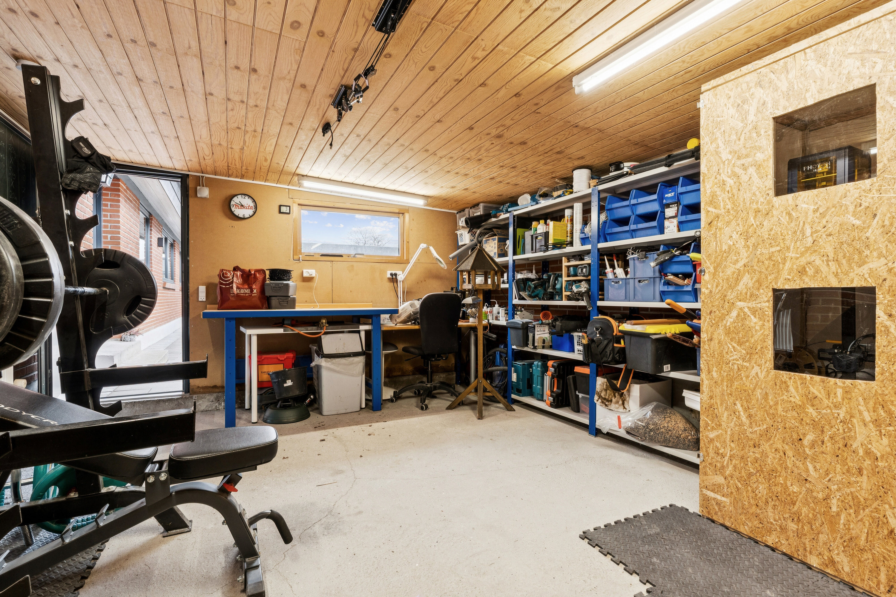 Fremhævet garage billede i fuldskærmstilstand. Billede af Rosendalvej 3, Stavtrup, 8260 Viby J