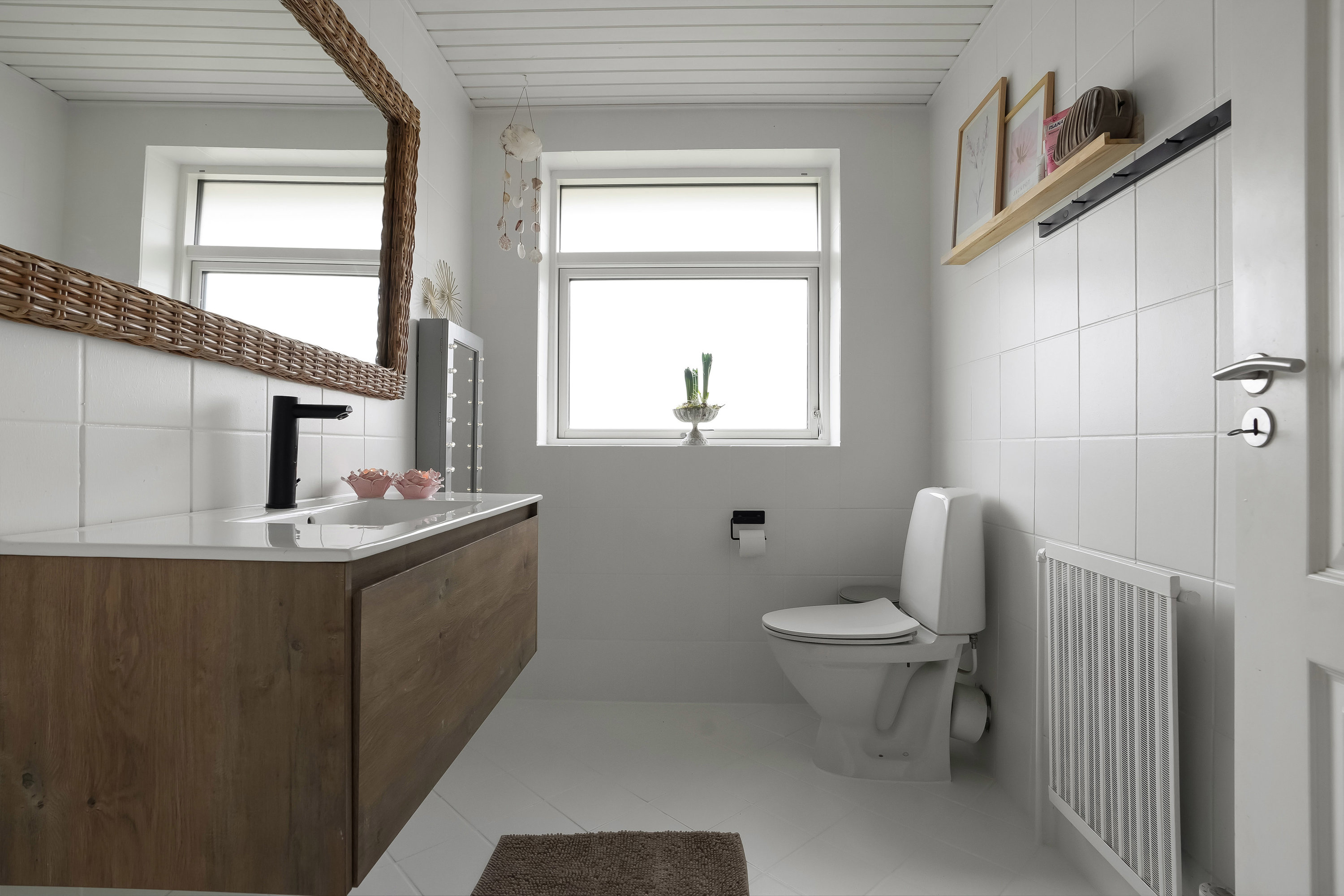 Fremhævet toilet billede i fuldskærmstilstand. Billede af Toftevej 15, Gelsted, 5591 Gelsted