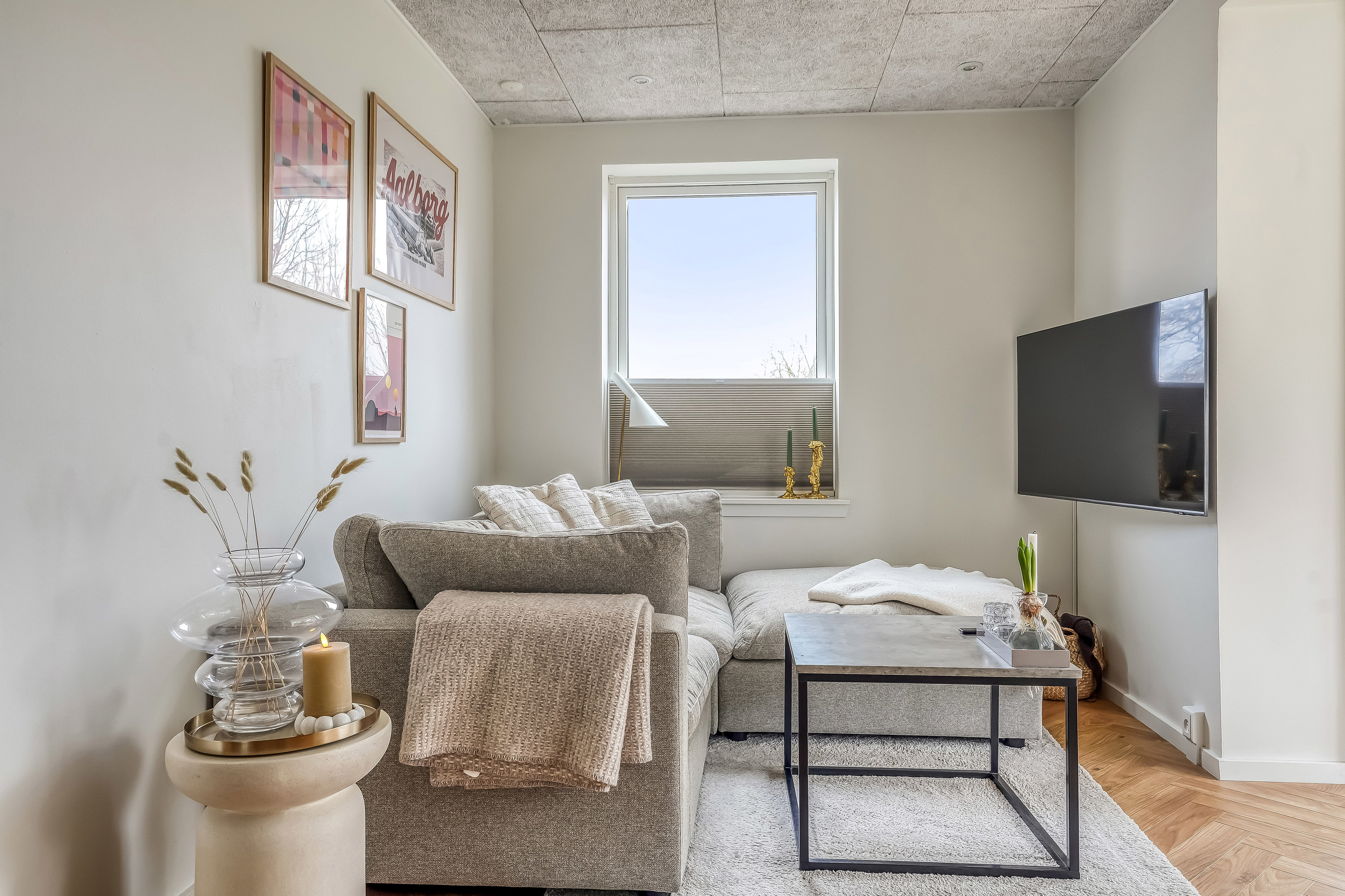 Fremhævet stue billede i fuldskærmstilstand. Billede af Bogensevej 38B, st.., Næsby, 5270 Odense N