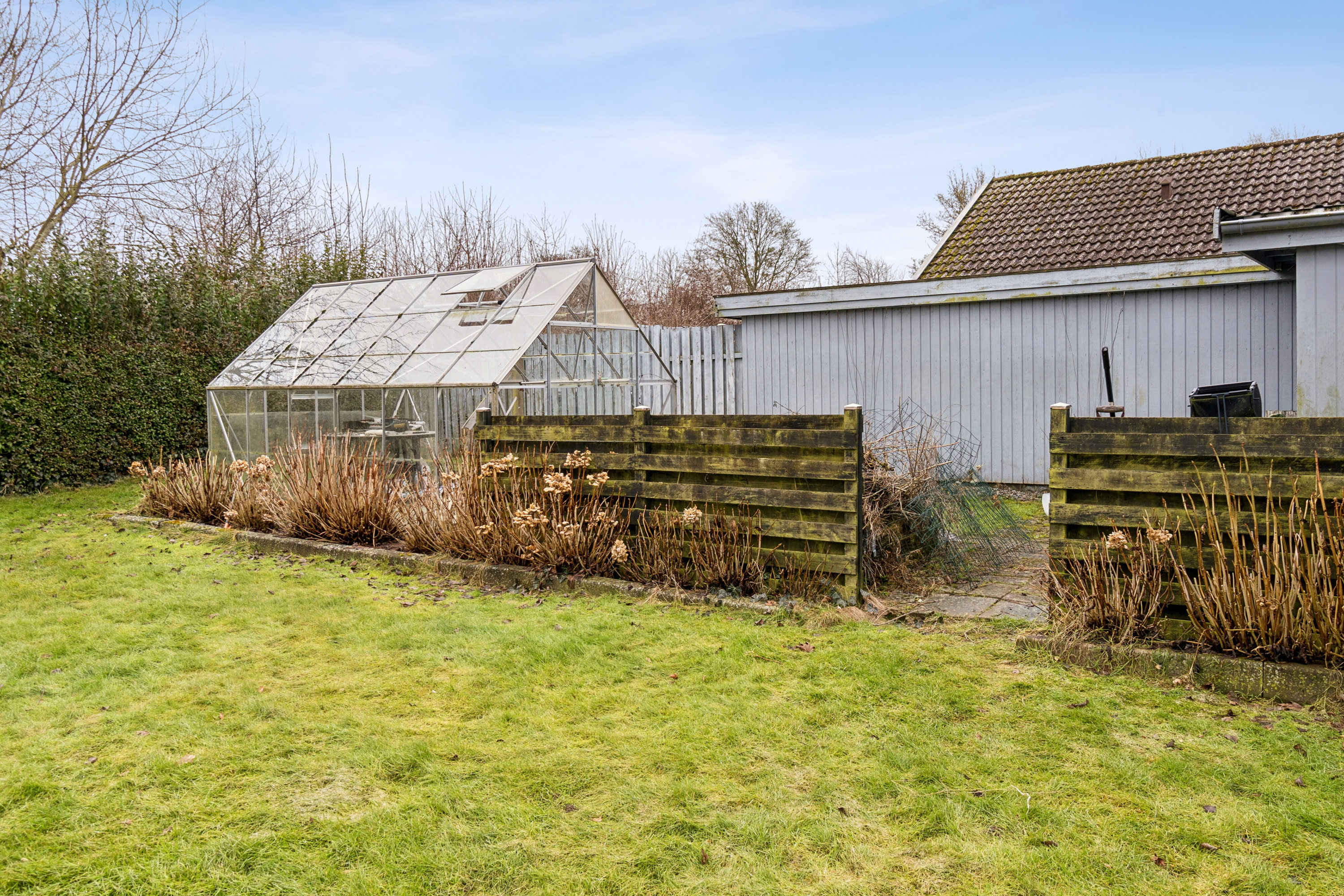 Fremhævet set fra haven billede i fuldskærmstilstand. Billede af Skjernvej 3, 4200 Slagelse