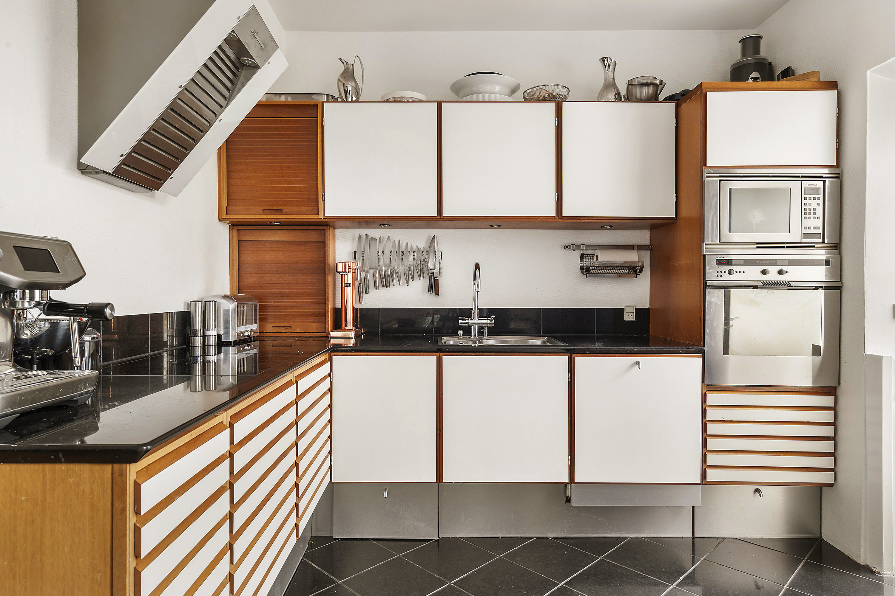 Fremhævet køkken billede i fuldskærmstilstand. Billede af Teglgårdsvej 51, 1. tv., 2920 Charlottenlund