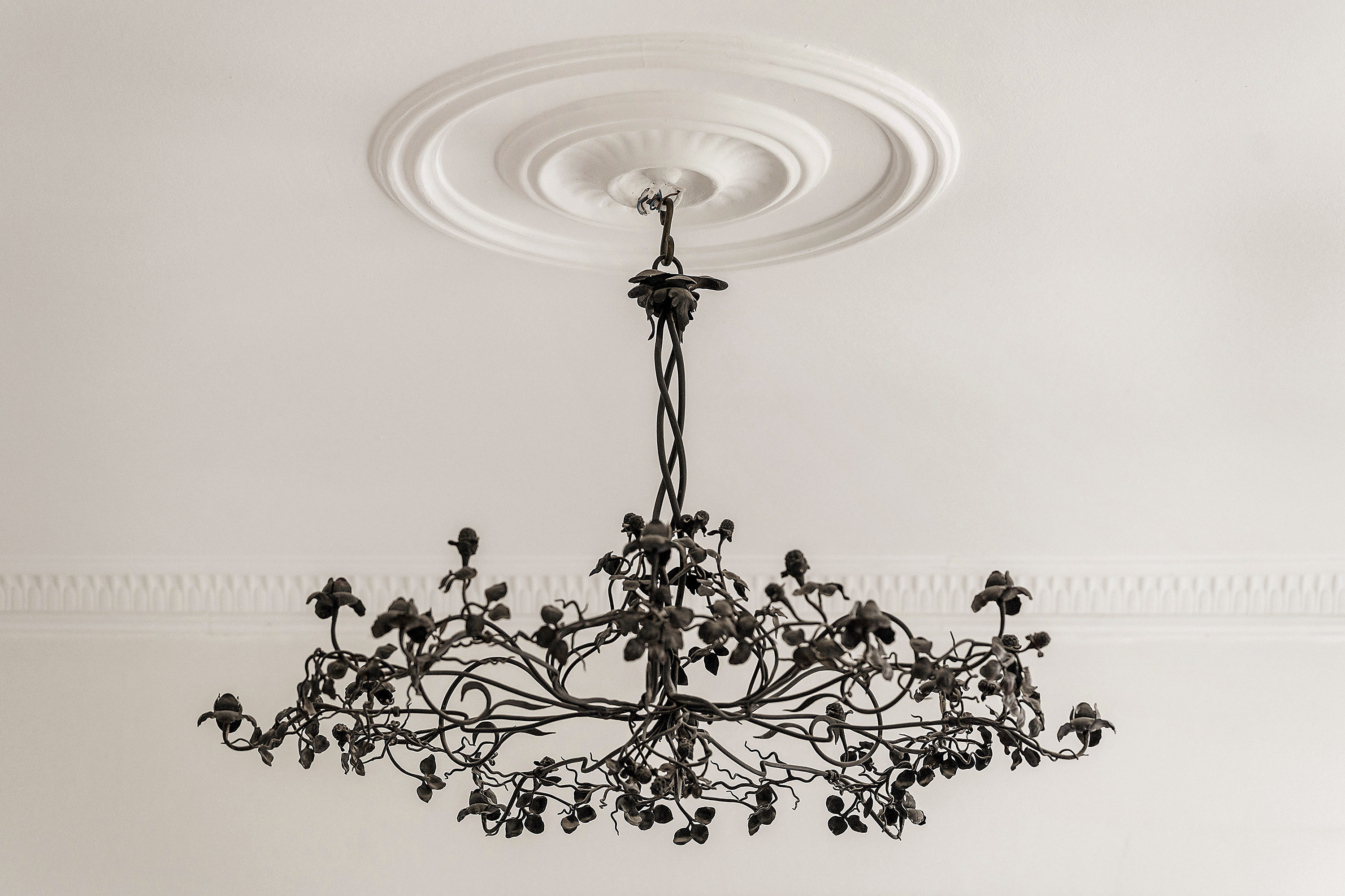 Fremhævet stue billede i fuldskærmstilstand. Billede af Teglgårdsvej 51, 1. tv., 2920 Charlottenlund