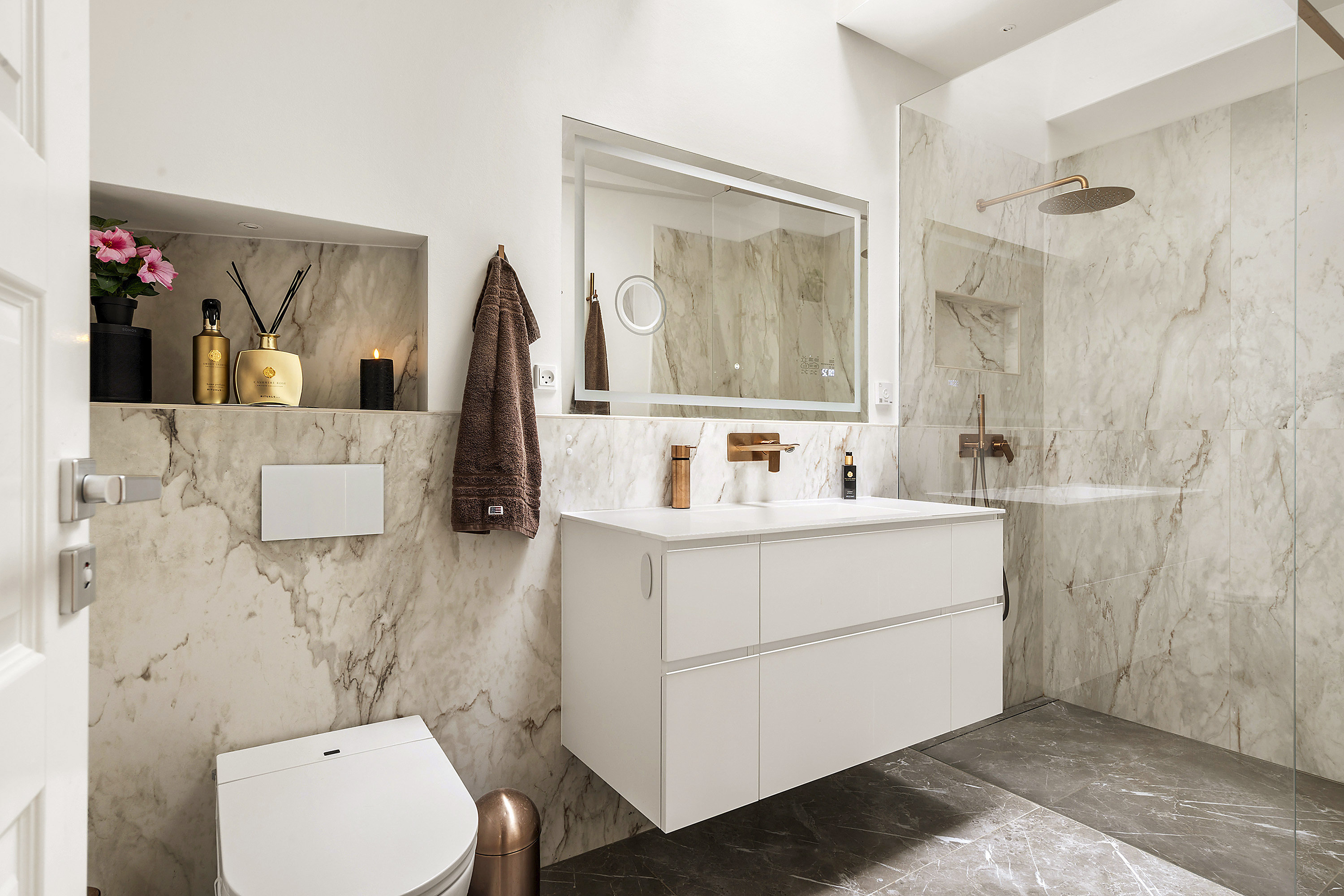 Fremhævet badeværelse billede i fuldskærmstilstand. Billede af Teglgårdsvej 51, 1. tv., 2920 Charlottenlund