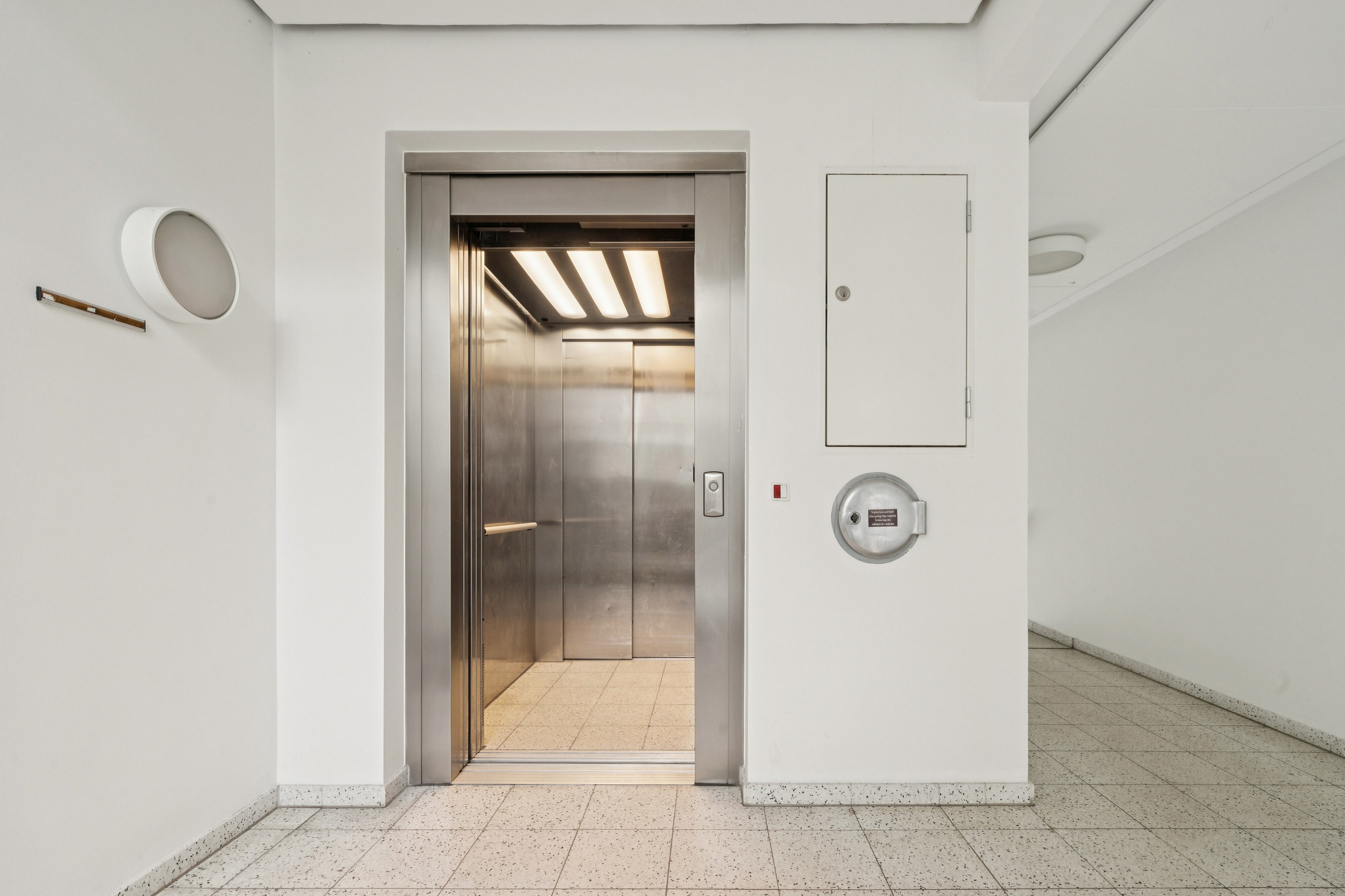 Fremhævet elevator billede i fuldskærmstilstand. Billede af Klaksvigsgade 7, 5. tv., 2300 København S