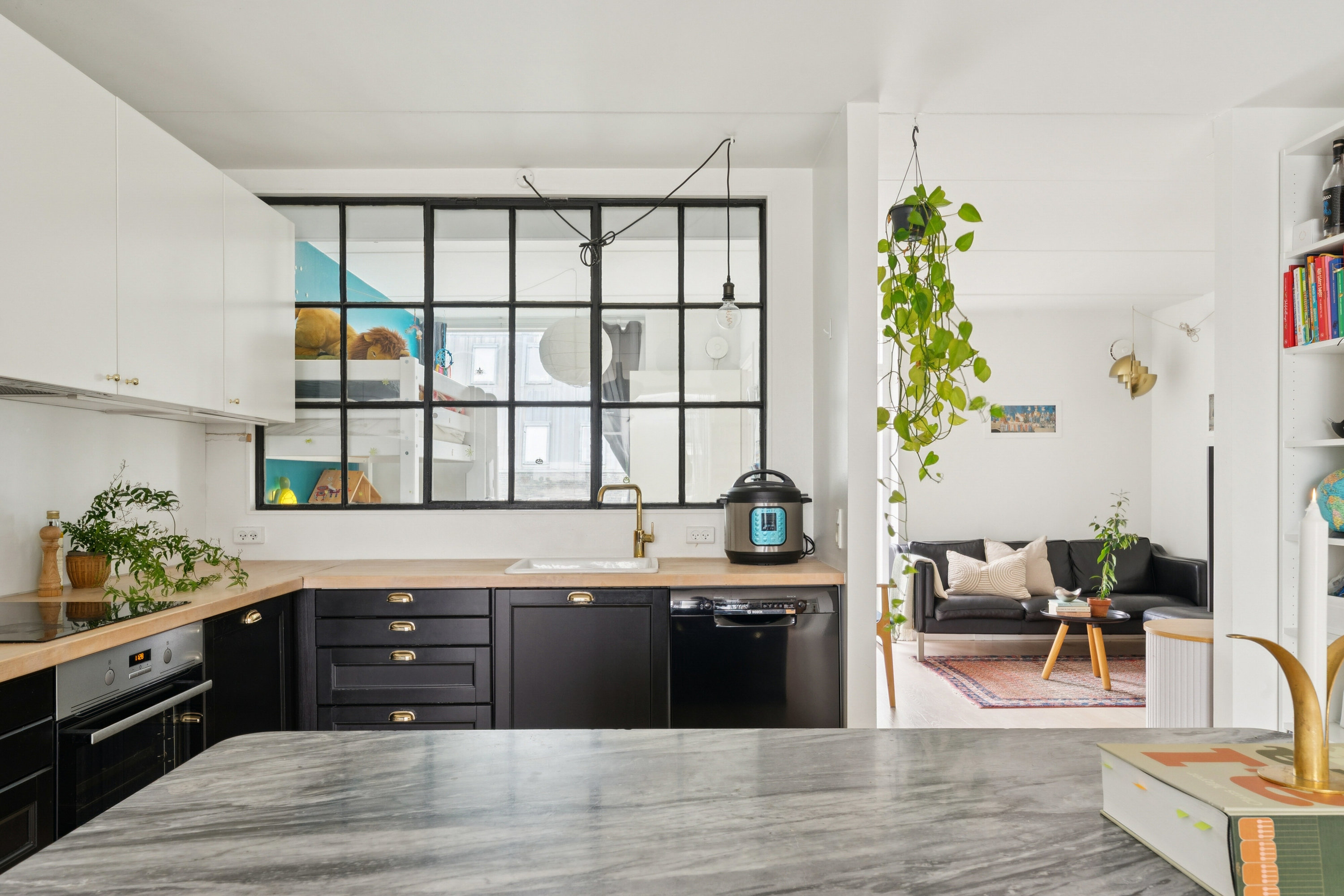 Fremhævet køkken billede i fuldskærmstilstand. Billede af Klaksvigsgade 7, 5. tv., 2300 København S