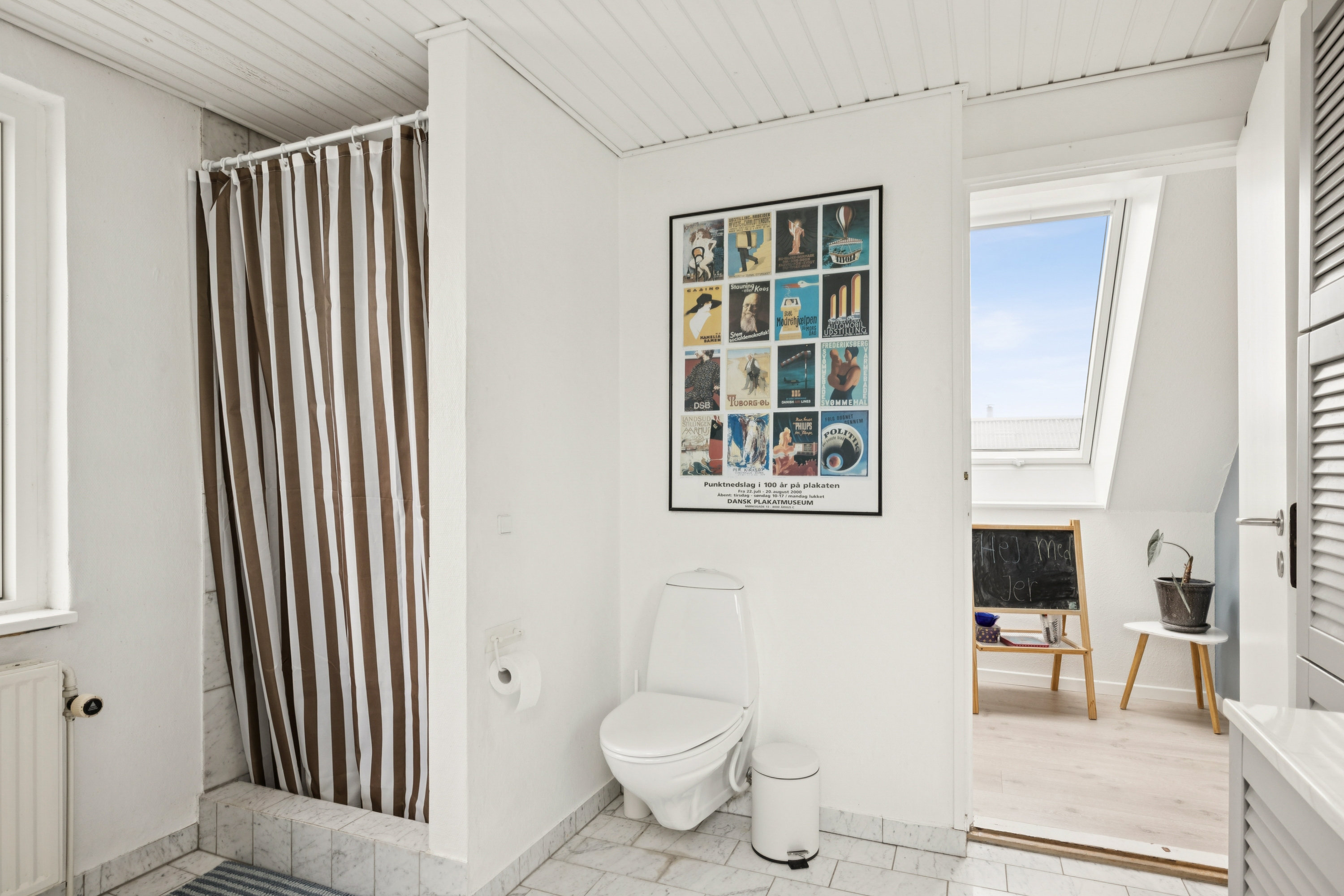 Fremhævet badeværelse billede i fuldskærmstilstand. Billede af Topasvej 3, 8541 Skødstrup