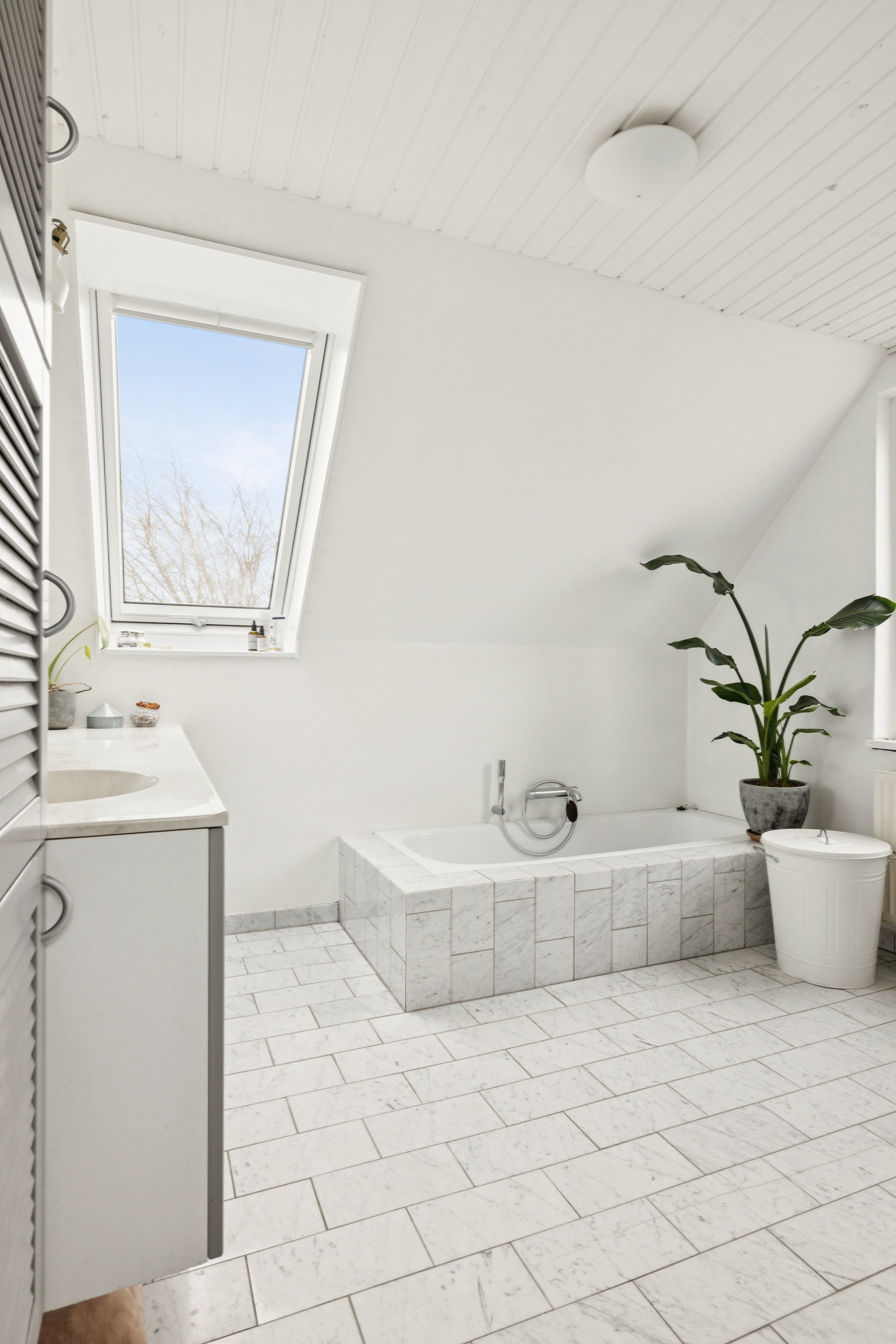 Fremhævet badeværelse billede i fuldskærmstilstand. Billede af Topasvej 3, 8541 Skødstrup