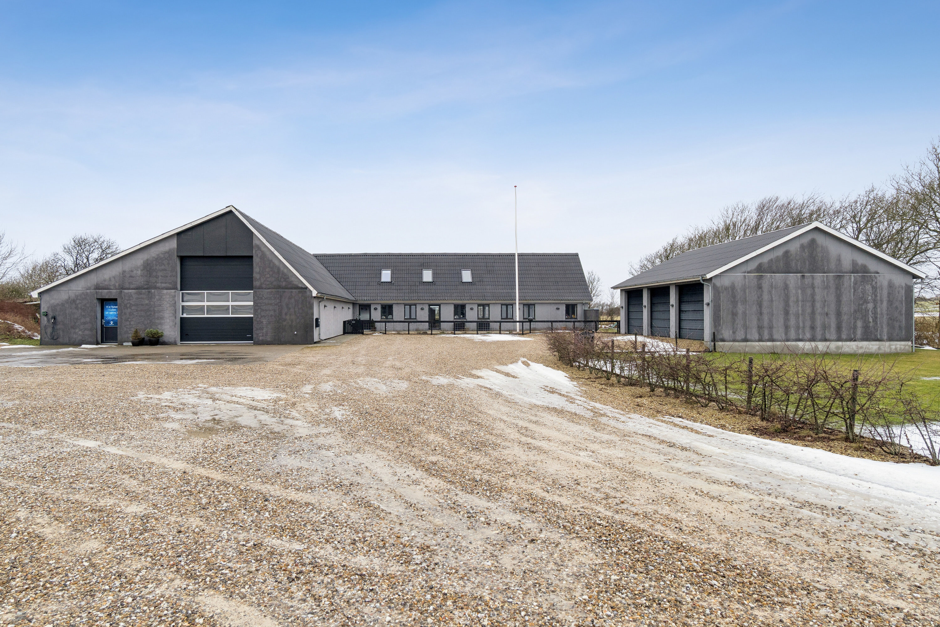 Fremhævet set fra vejen billede i fuldskærmstilstand. Billede af Kjelstrupvej 1, Kjelstrup, 7700 Thisted