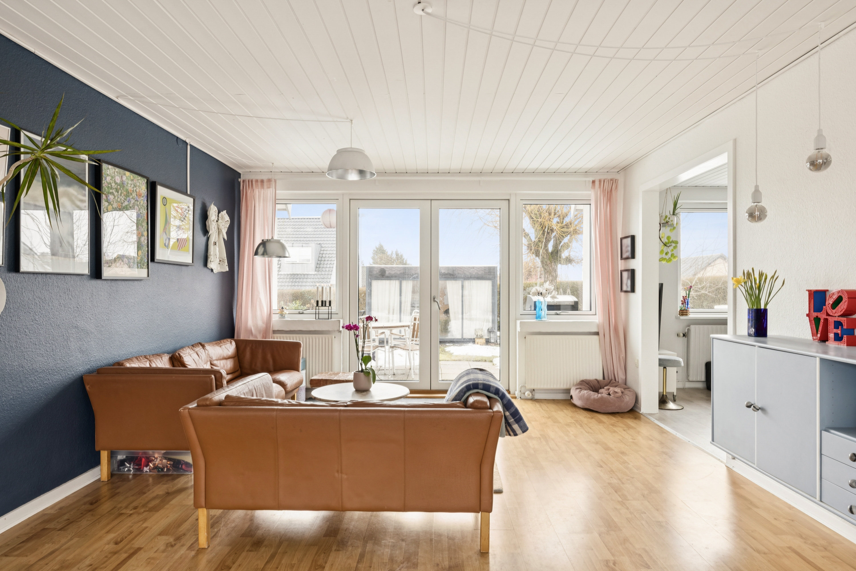 Fremhævet stue billede i fuldskærmstilstand. Billede af Topasvej 3, 8541 Skødstrup