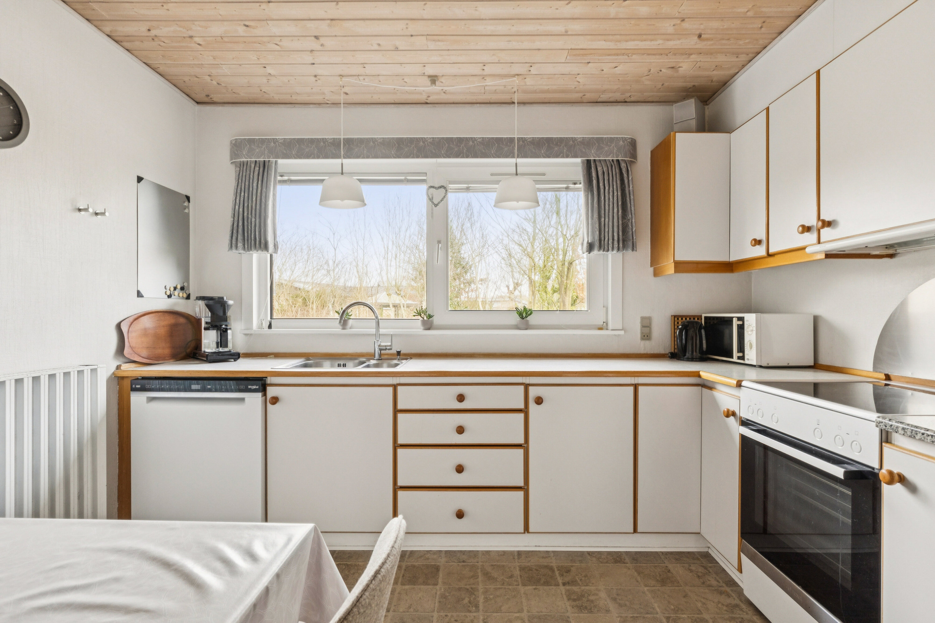 Fremhævet køkken billede i fuldskærmstilstand. Billede af Søndervænget 2, Hvidbjerg, 7790 Thyholm