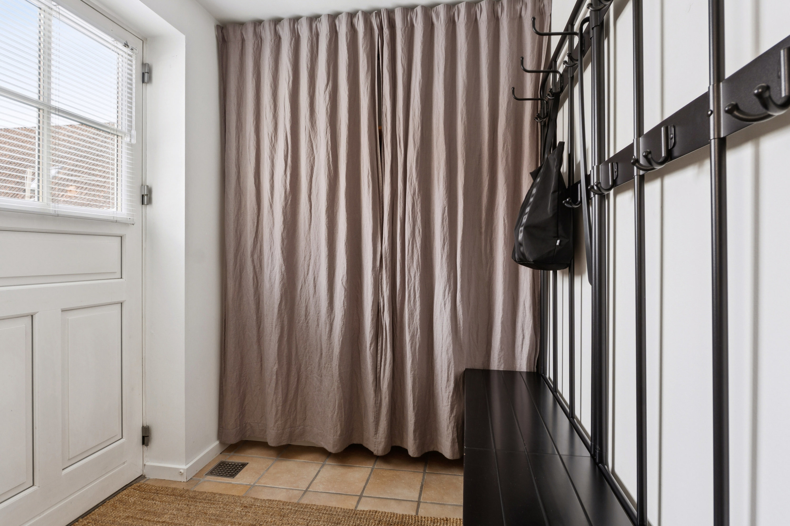 Fremhævet gang billede i fuldskærmstilstand. Billede af Mejerihusene 1, 2600 Glostrup