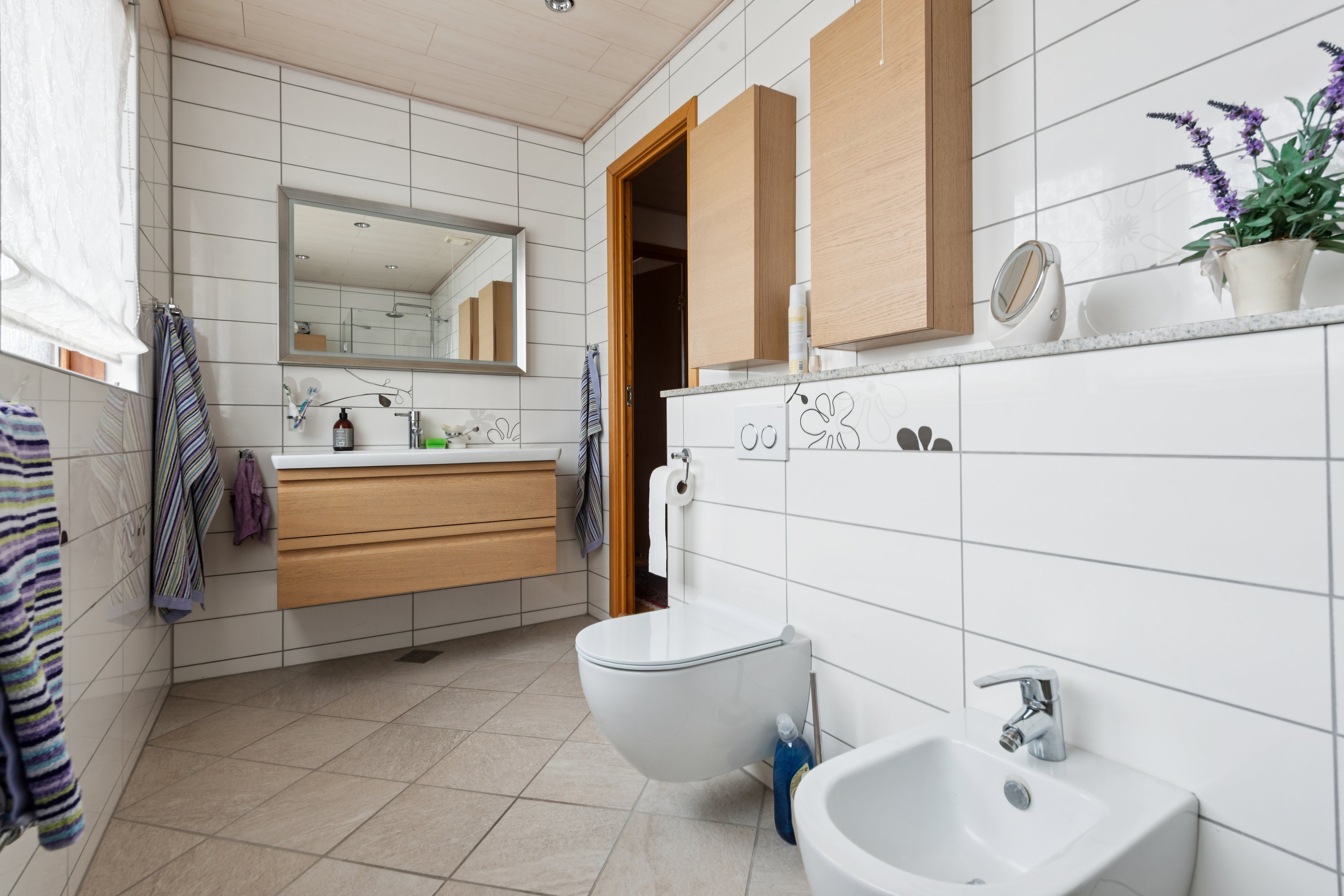 Fremhævet badeværelse billede i fuldskærmstilstand. Billede af Porsager 21, 2620 Albertslund