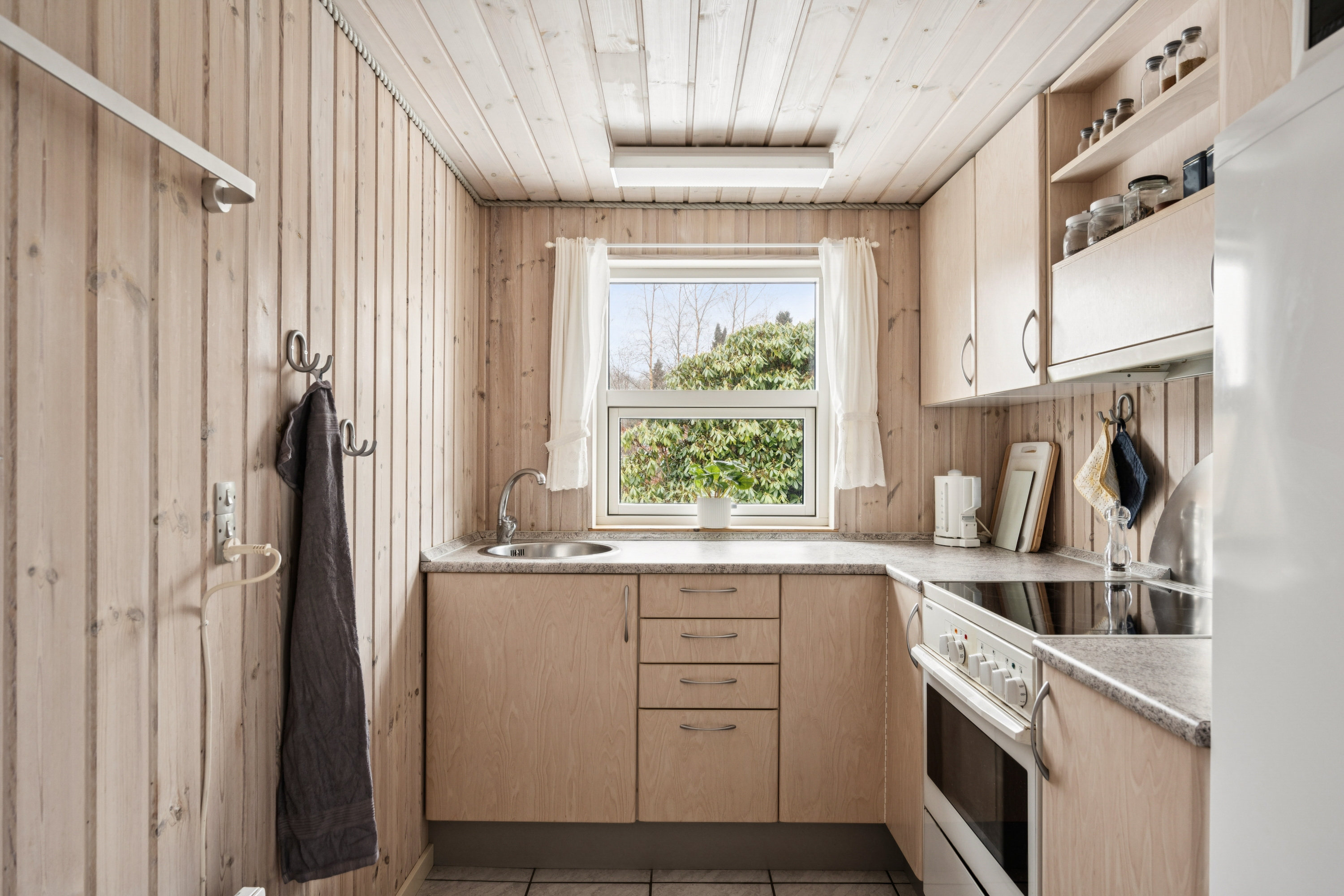 Fremhævet køkken billede i fuldskærmstilstand. Billede af Rødkløvervej 4, Skovgårde, 8961 Allingåbro