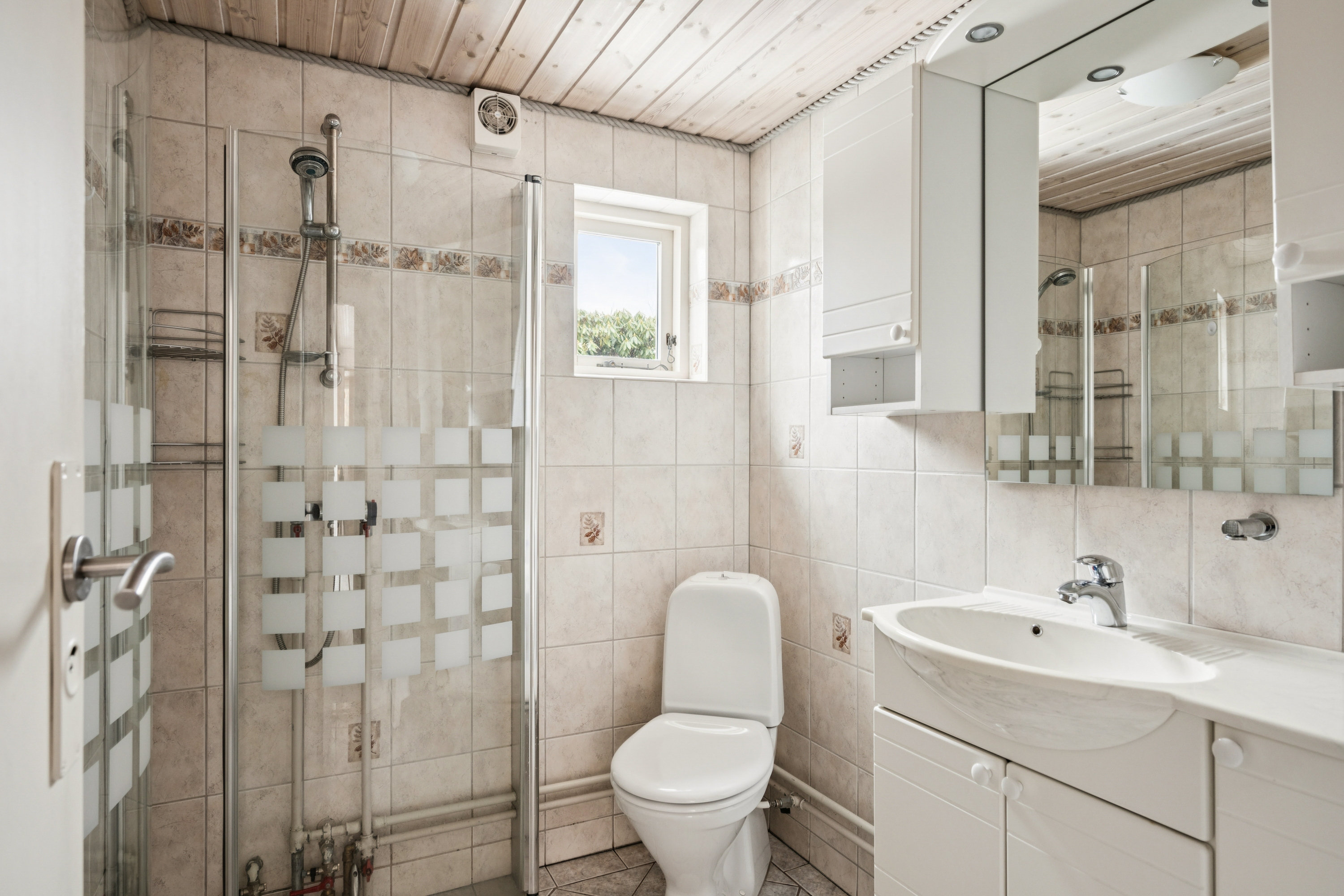 Fremhævet badeværelse billede i fuldskærmstilstand. Billede af Rødkløvervej 4, Skovgårde, 8961 Allingåbro