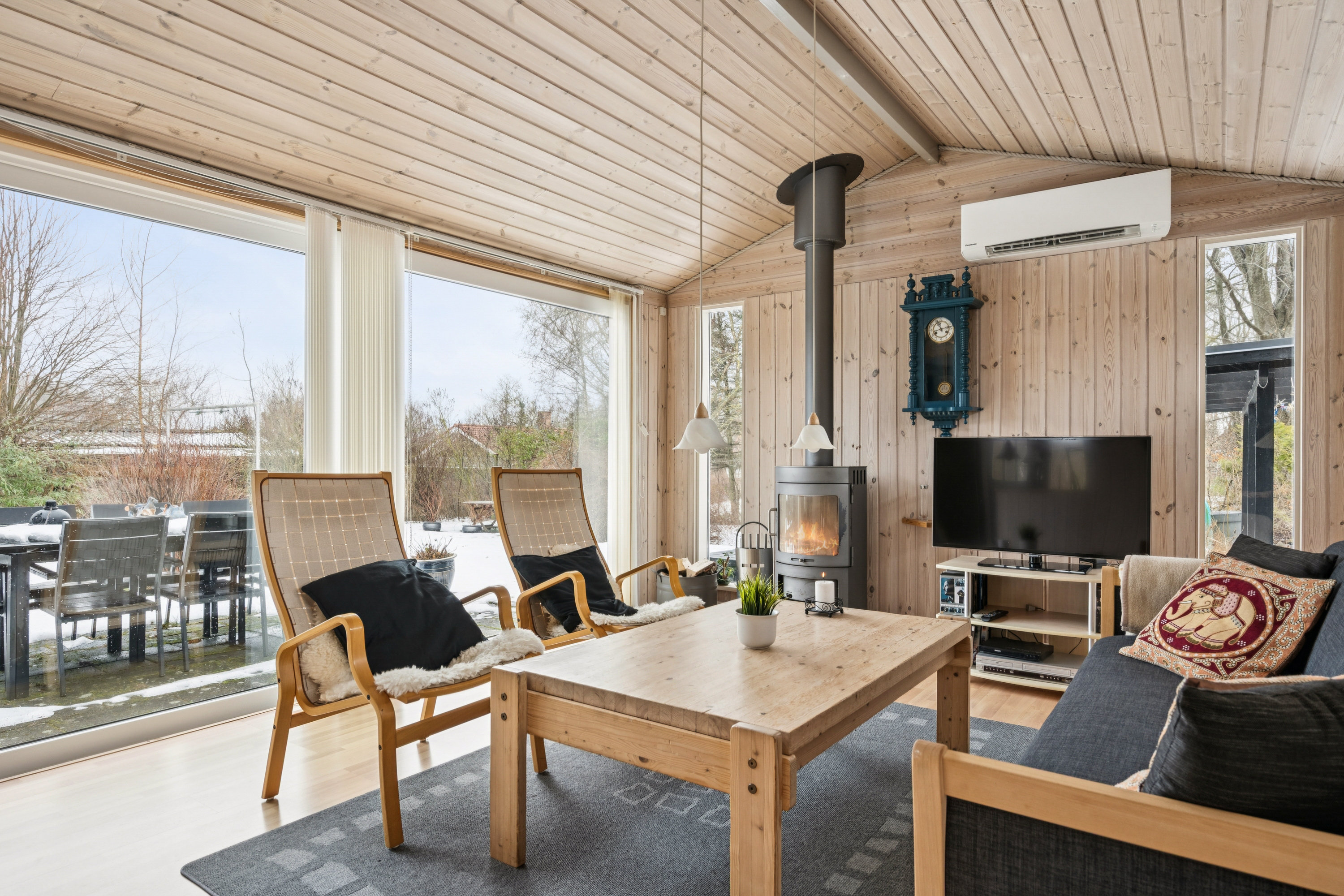 Fremhævet stue billede i fuldskærmstilstand. Billede af Rødkløvervej 4, Skovgårde, 8961 Allingåbro