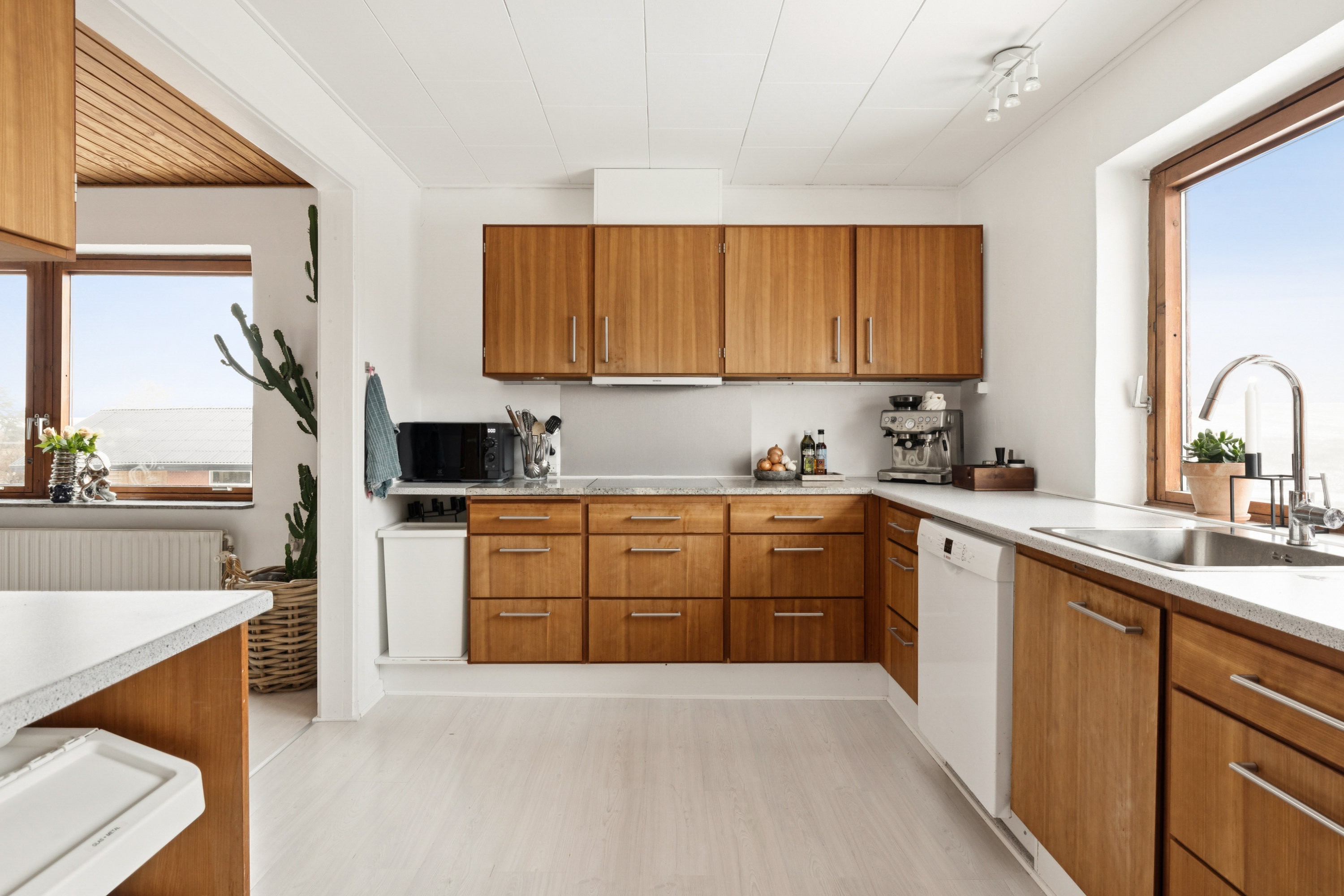 Fremhævet køkken billede i fuldskærmstilstand. Billede af Moesbakken 4, 8410 Rønde