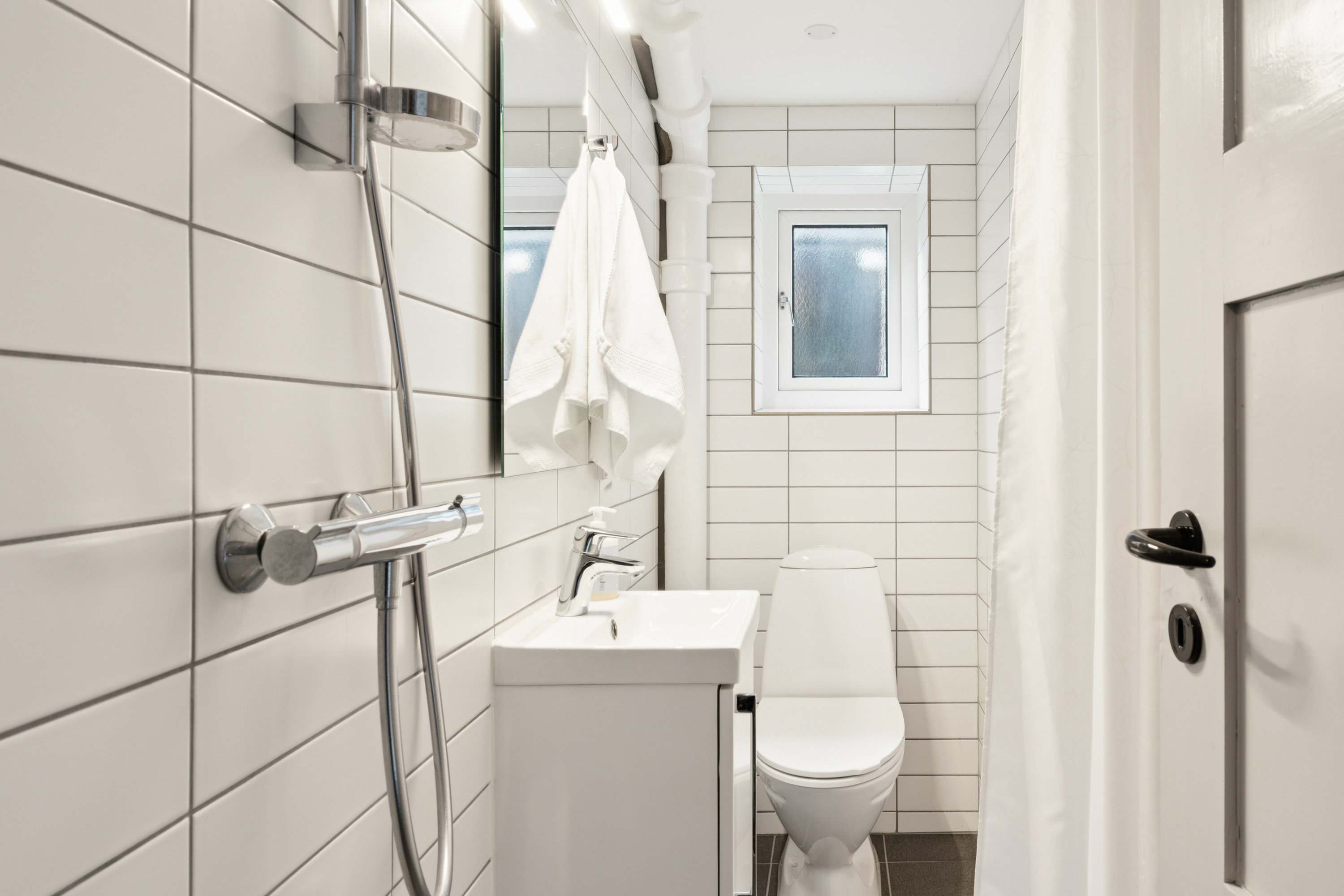 Fremhævet badeværelse billede i fuldskærmstilstand. Billede af Solkrogen 3, st.., Hasseris, 9000 Aalborg