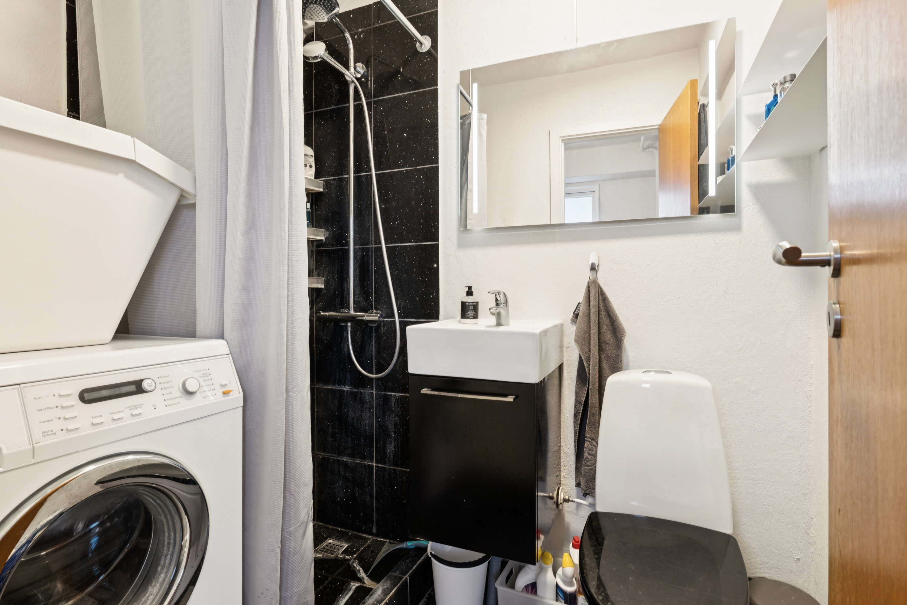 Fremhævet badeværelse billede i fuldskærmstilstand. Billede af Vesterbro 127, 11. 1107., 9000 Aalborg