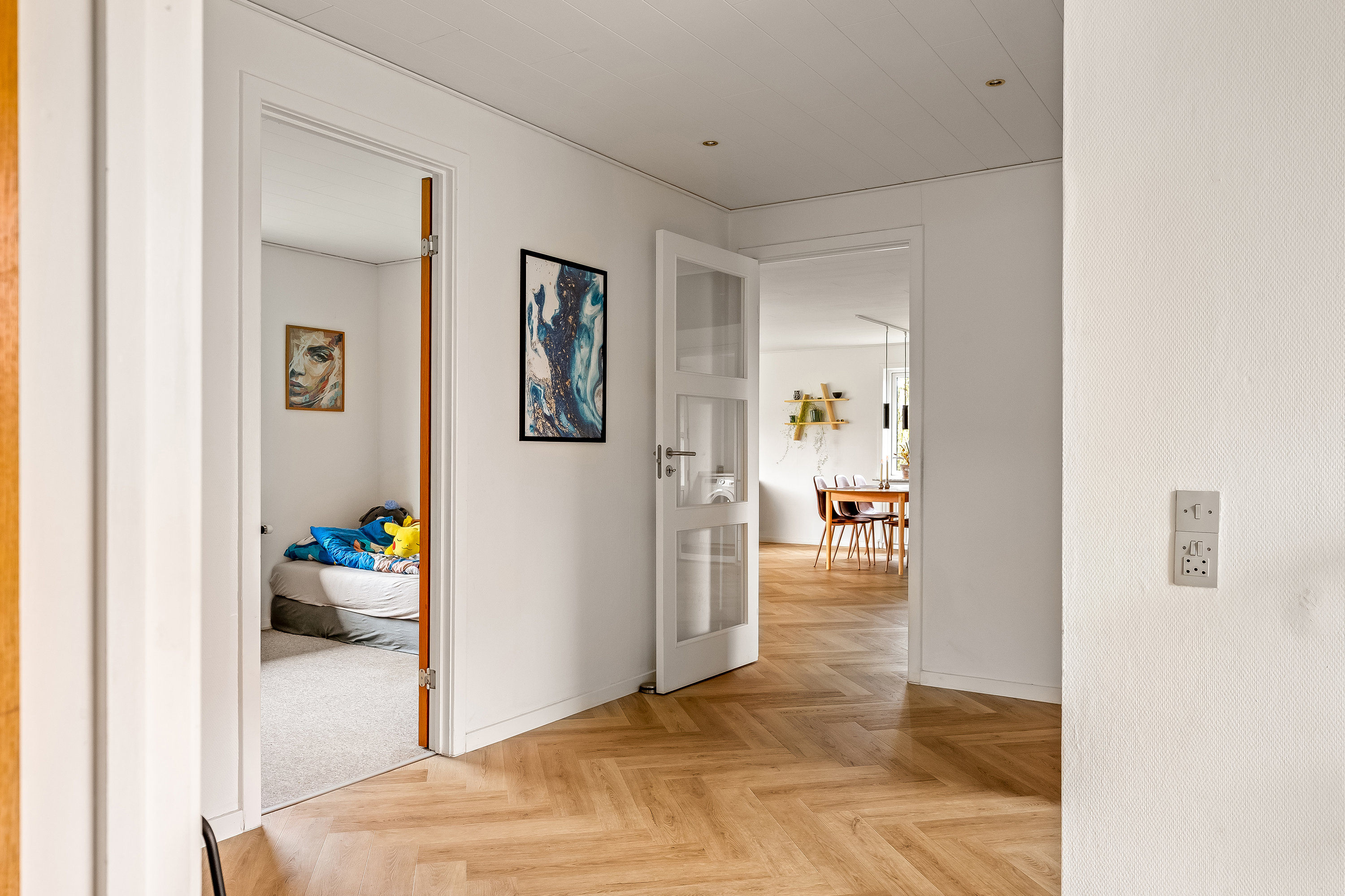 Fremhævet hall billede i fuldskærmstilstand. Billede af Birkedalen 13, Lomborg, 7620 Lemvig