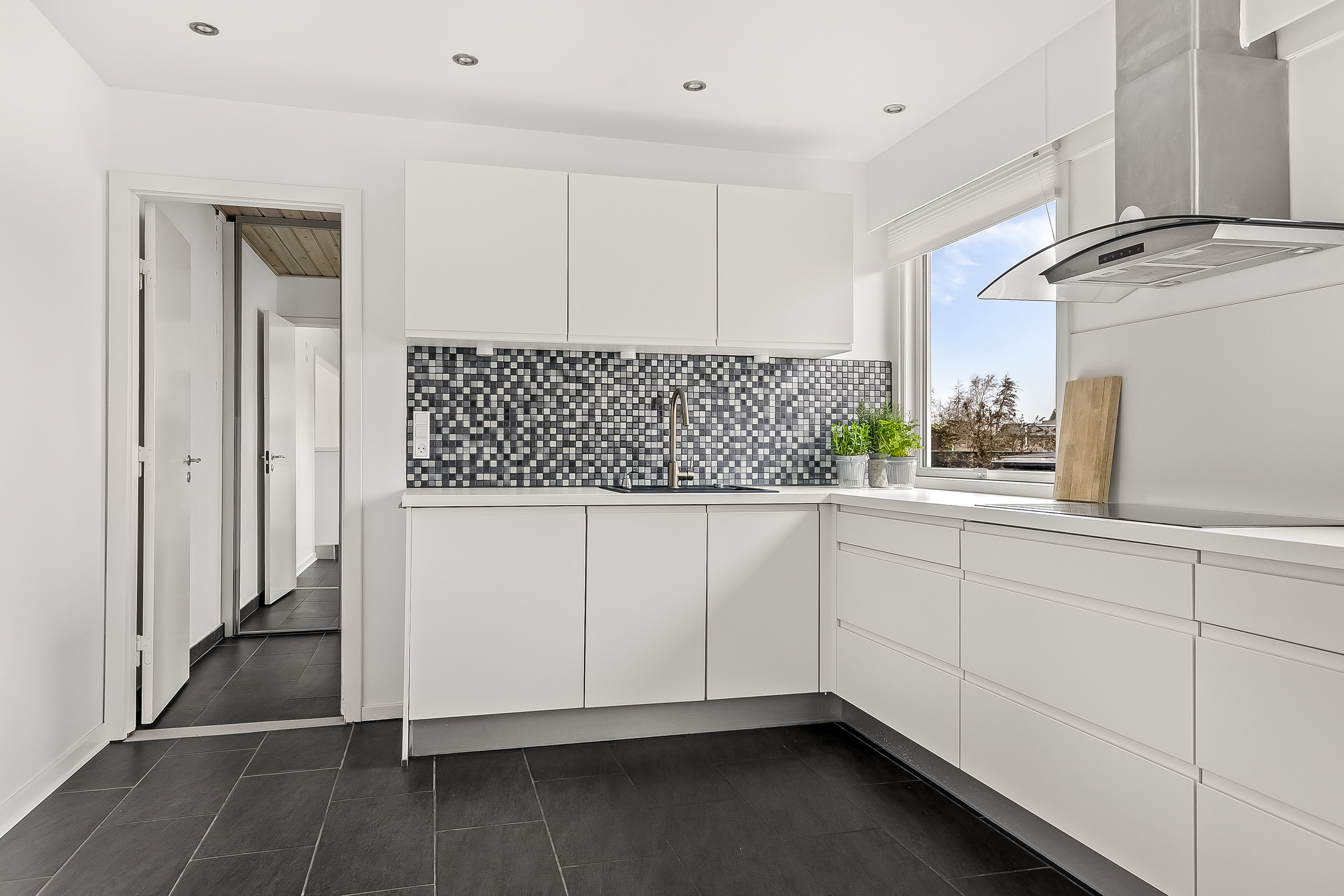 Fremhævet køkken billede i fuldskærmstilstand. Billede af Skolebakken 60, Nr. Bjert, 6000 Kolding