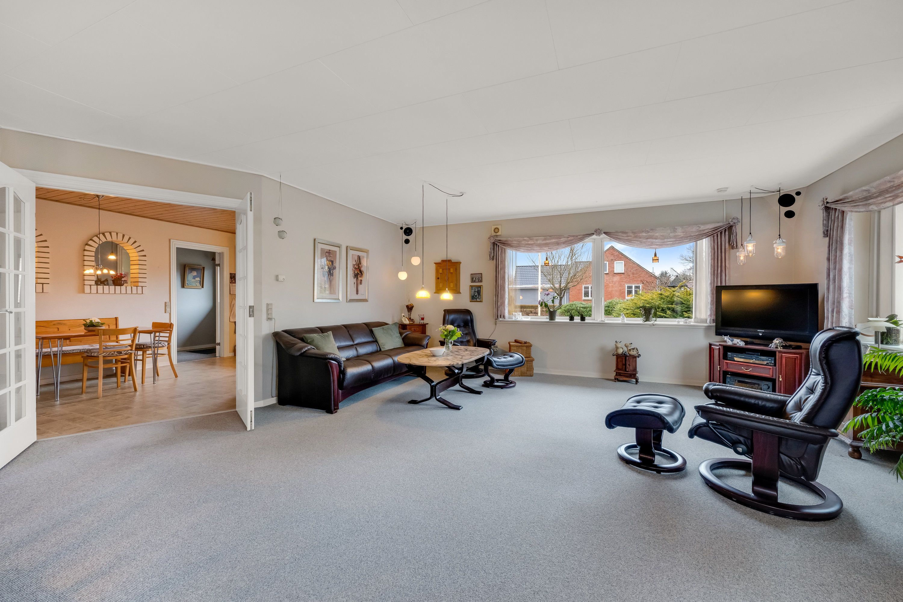 Fremhævet stue billede i fuldskærmstilstand. Billede af Skolevænget 14, Borris, 6900 Skjern