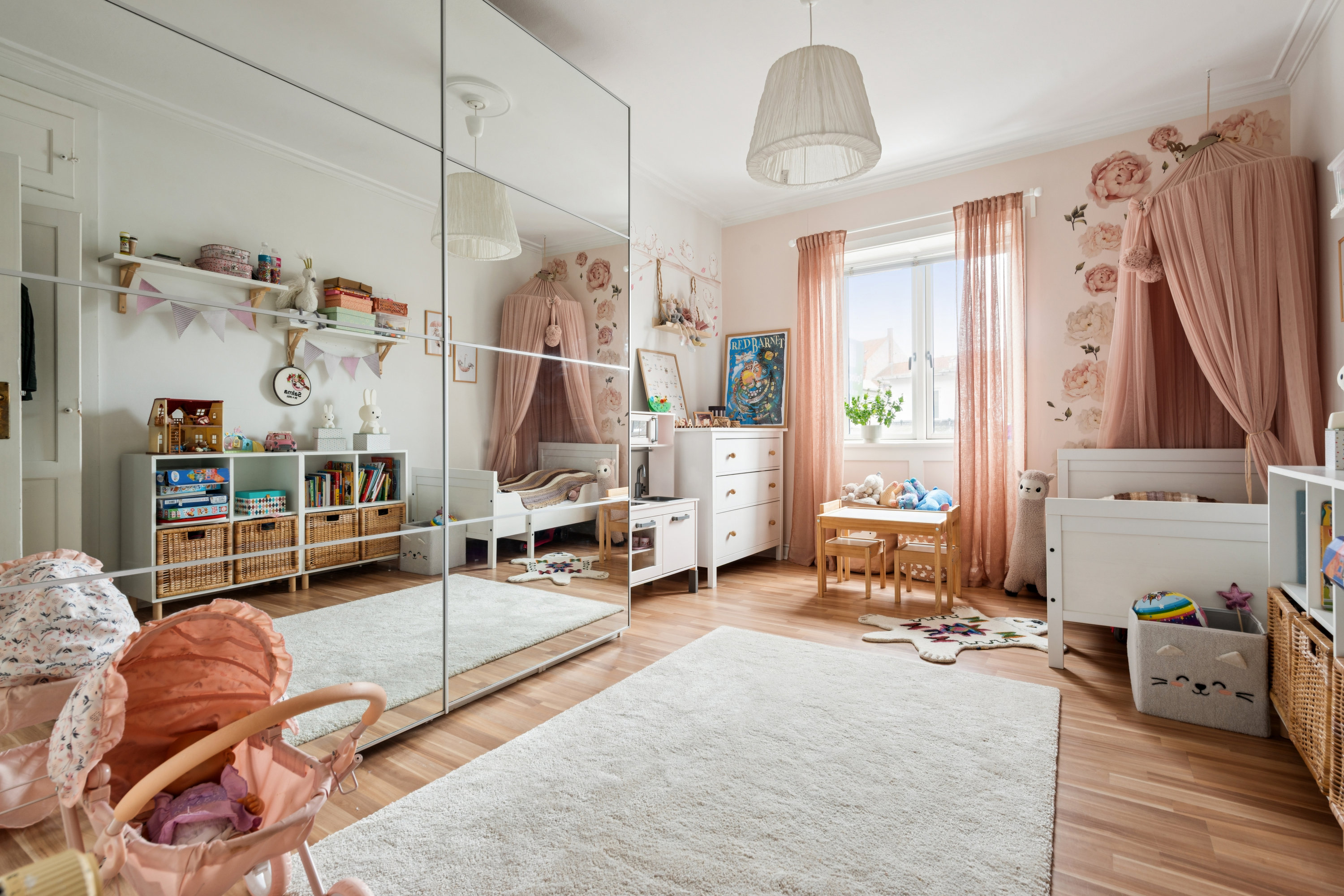 Fremhævet stue billede i fuldskærmstilstand. Billede af Frederikssundsvej 195B, 1. th., 2700 Brønshøj