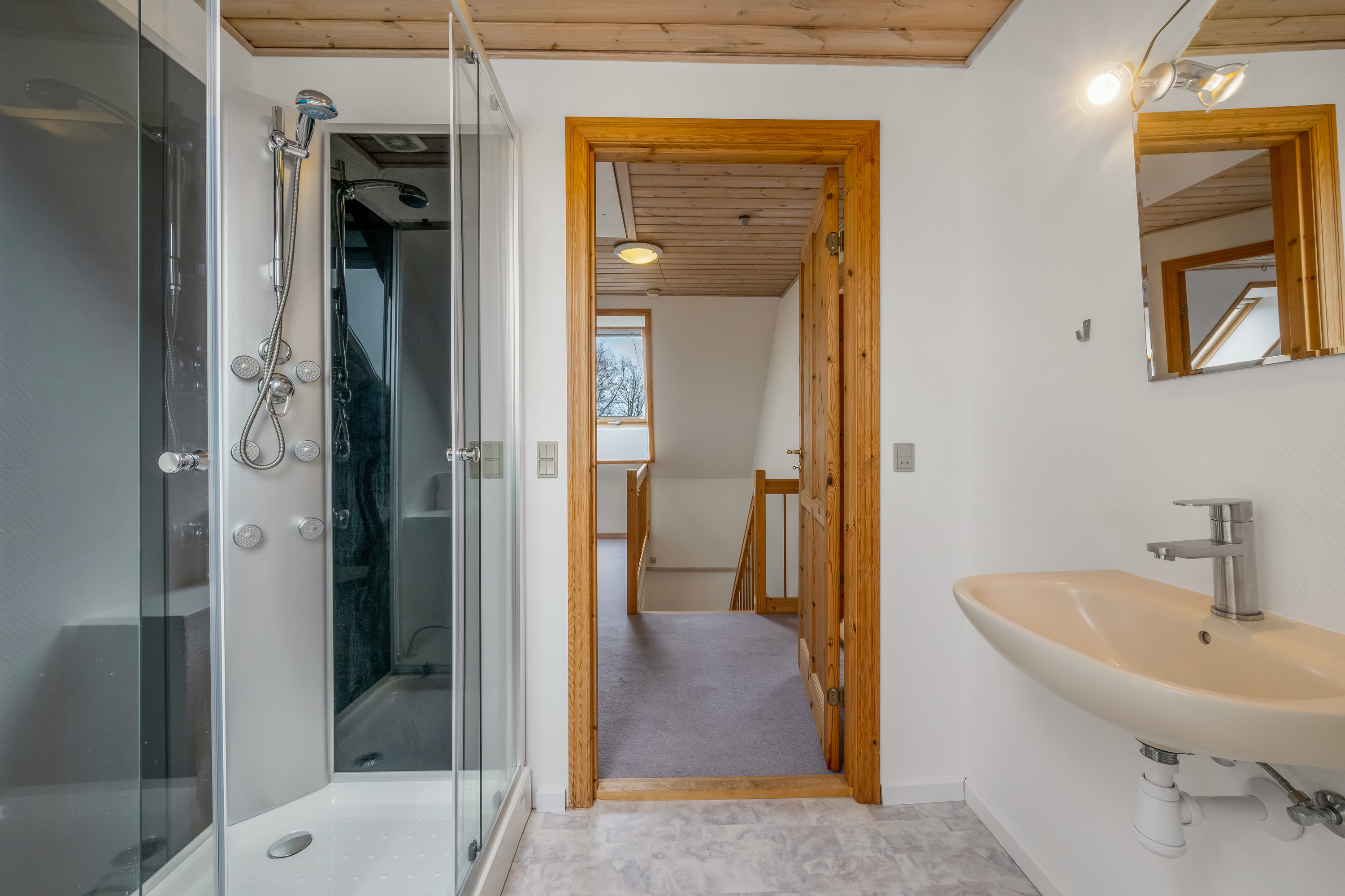 Fremhævet badeværelse billede i fuldskærmstilstand. Billede af Vardevej 112, 6900 Skjern